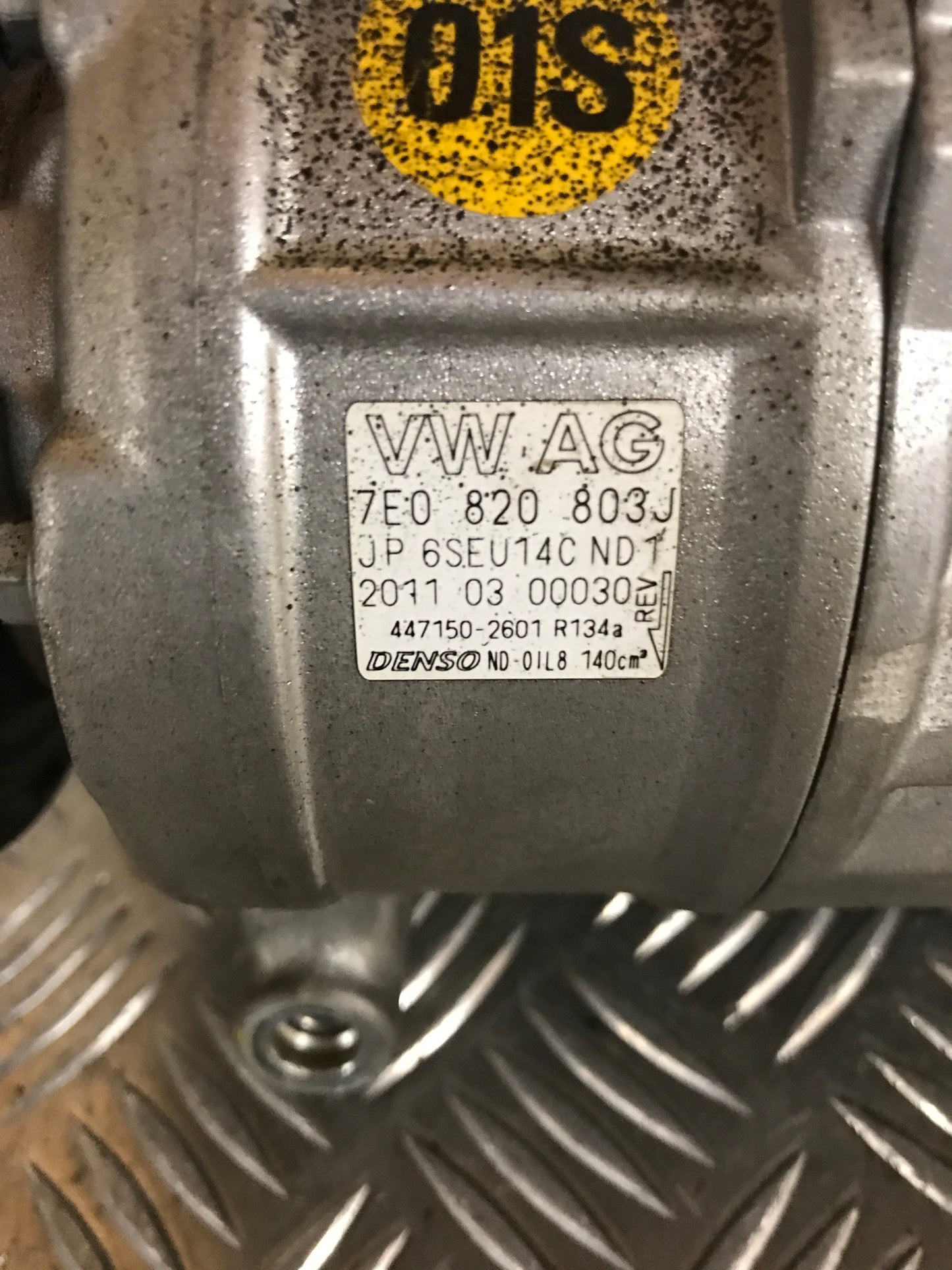 VW Amarok I Aircondition Pumpe Med OEM Nr. 7E0820803J Fra VW Ophugger