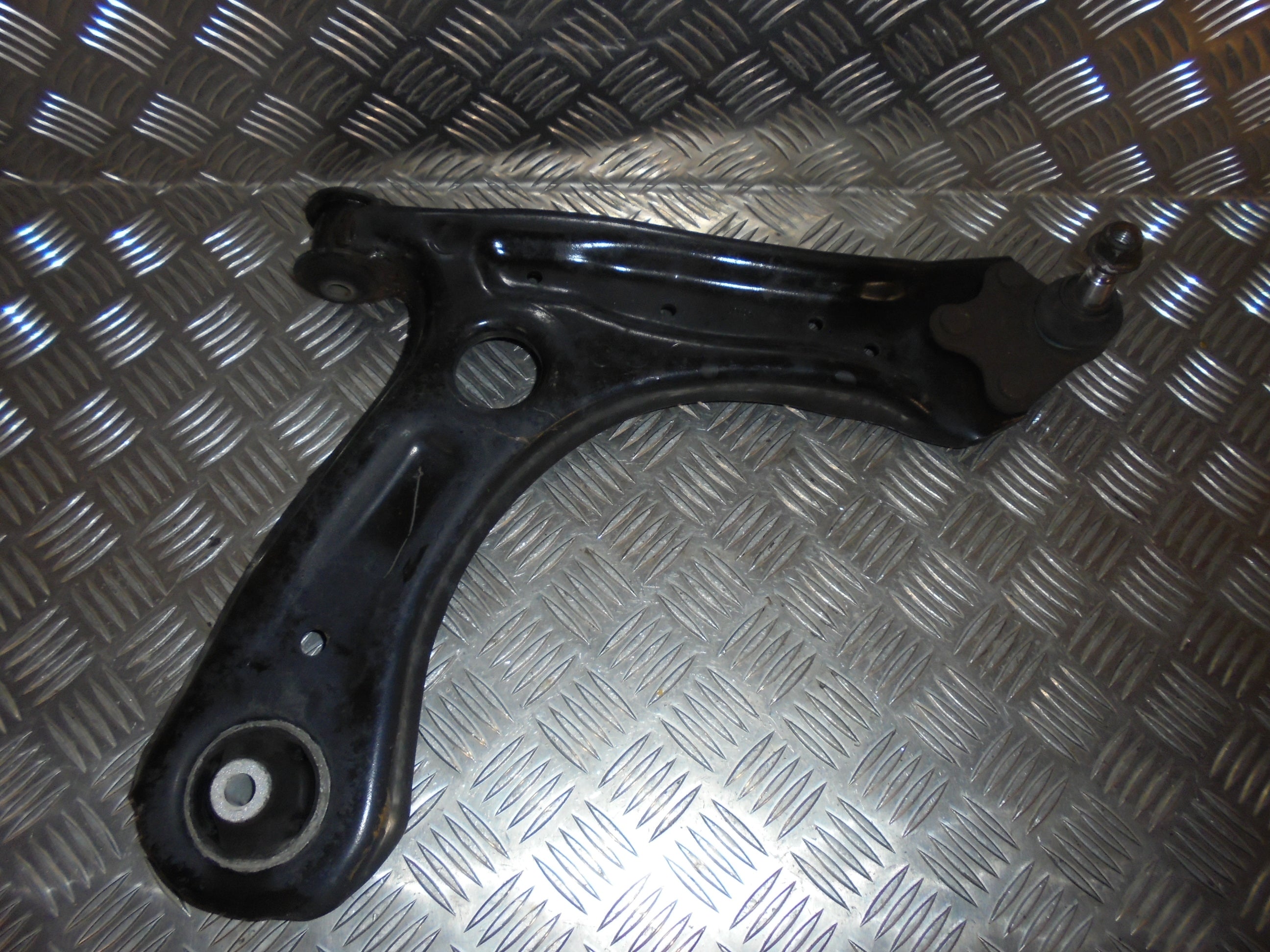 Seat Ibiza Bærearm F.N. H Med OEM Nr. 6R0407151F Fra Seat Ophugger