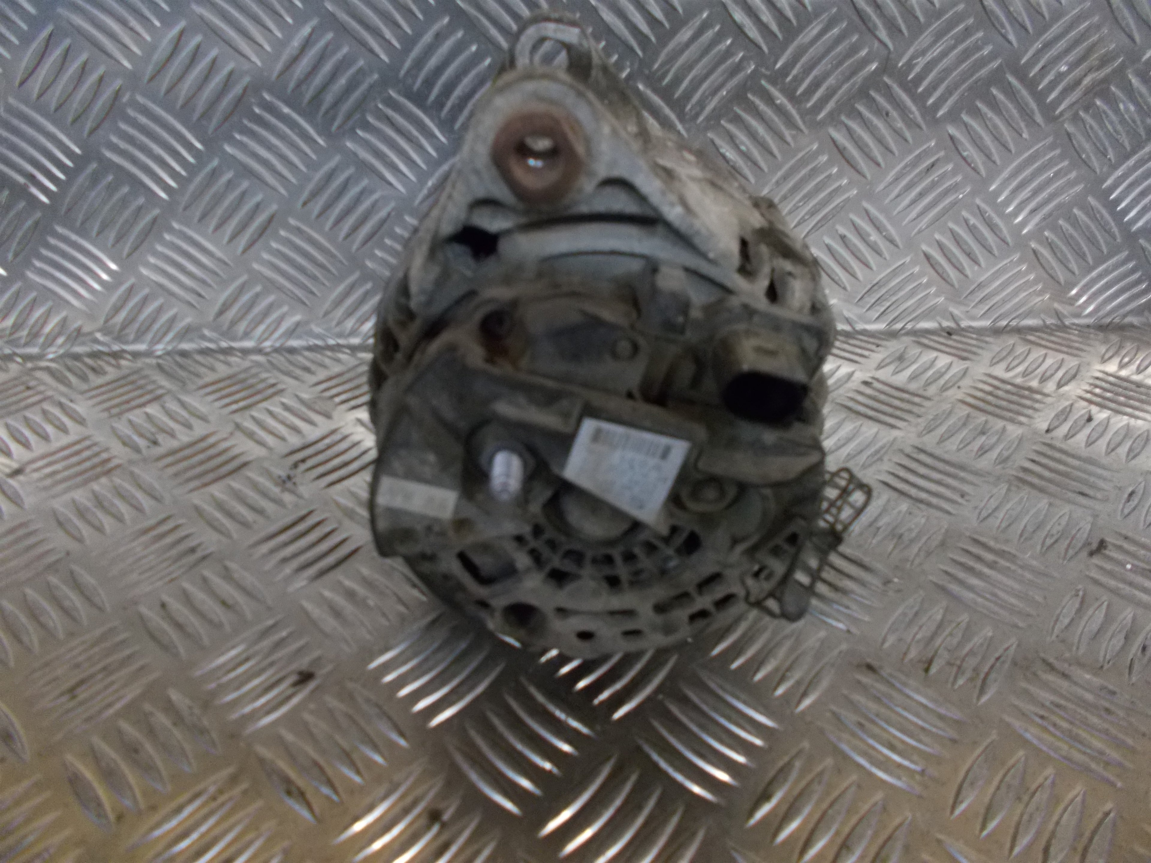 Audi A6 Generator Med OEM Nr. 0124525008 Fra Audi Ophugger