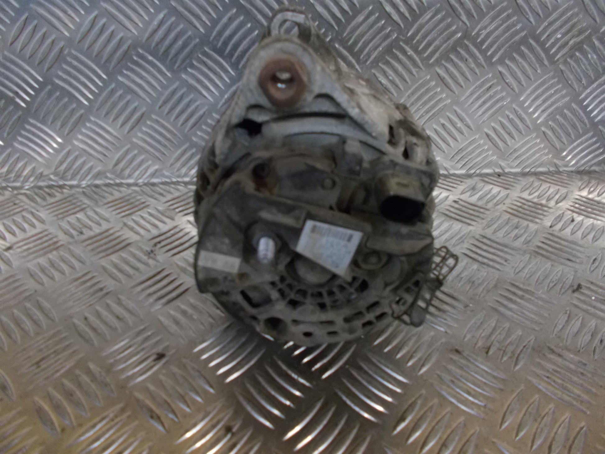 Audi A6 4B Generator Med OEM Nr. 0124525008 Fra Audi Ophugger