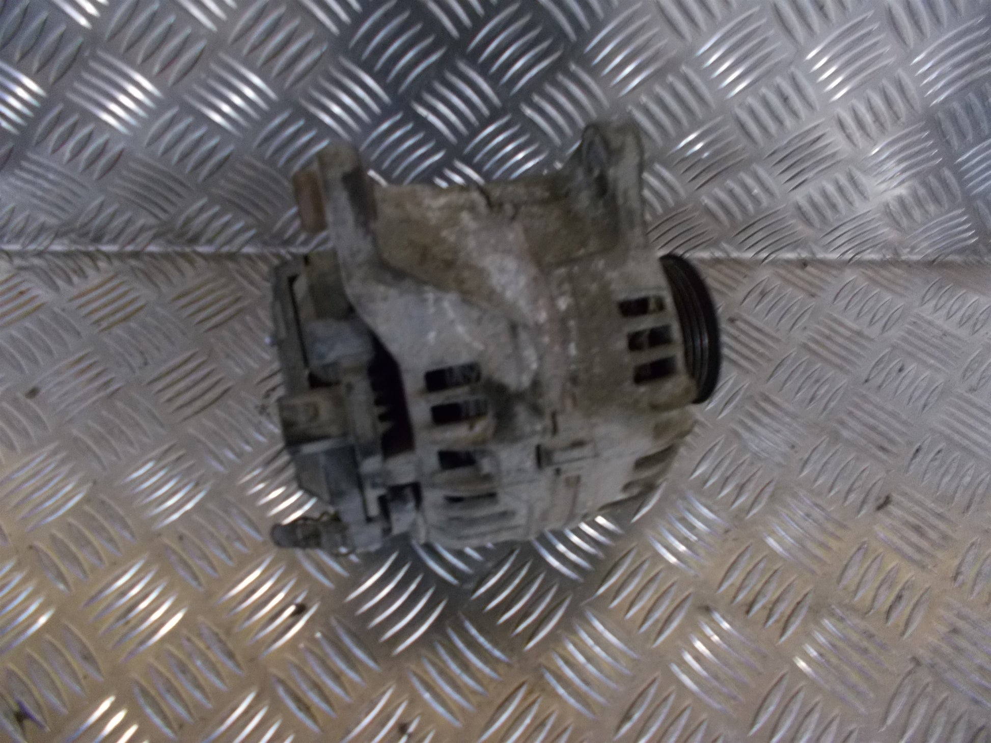 Audi A6 4B Generator Med OEM Nr. 078903016AB Fra Audi Ophugger