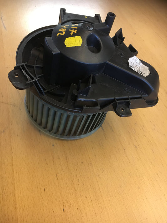 Peugeot Expert Varmeblæser Med OEM Nr. 6441E2 Fra Peugeot Ophugger