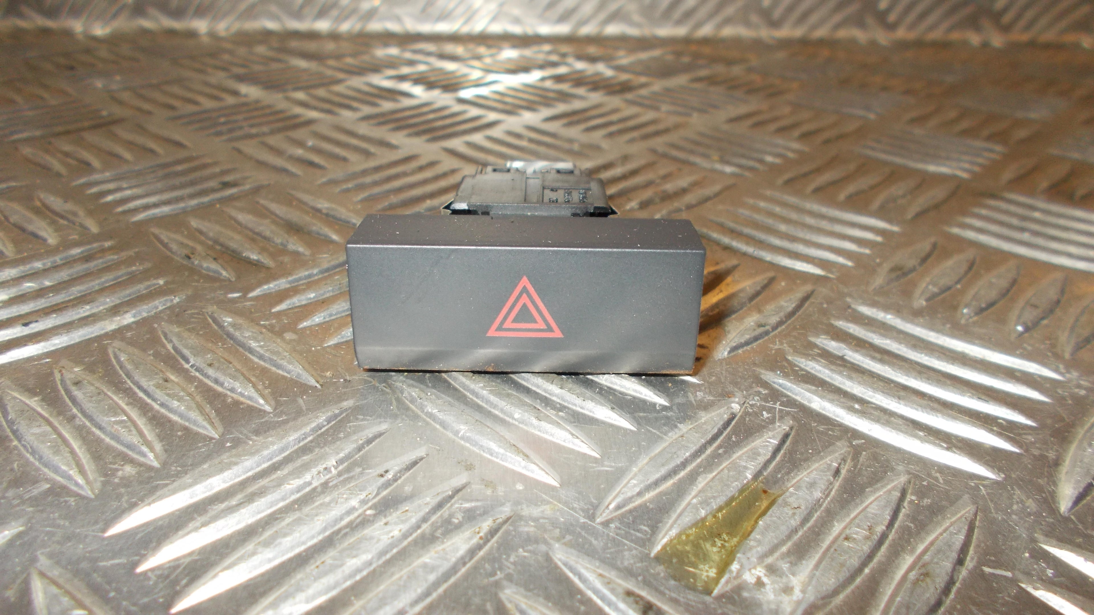 Seat Ibiza Kontakt Katastrofe Med OEM Nr. 6J0953235 Fra Seat Ophugger