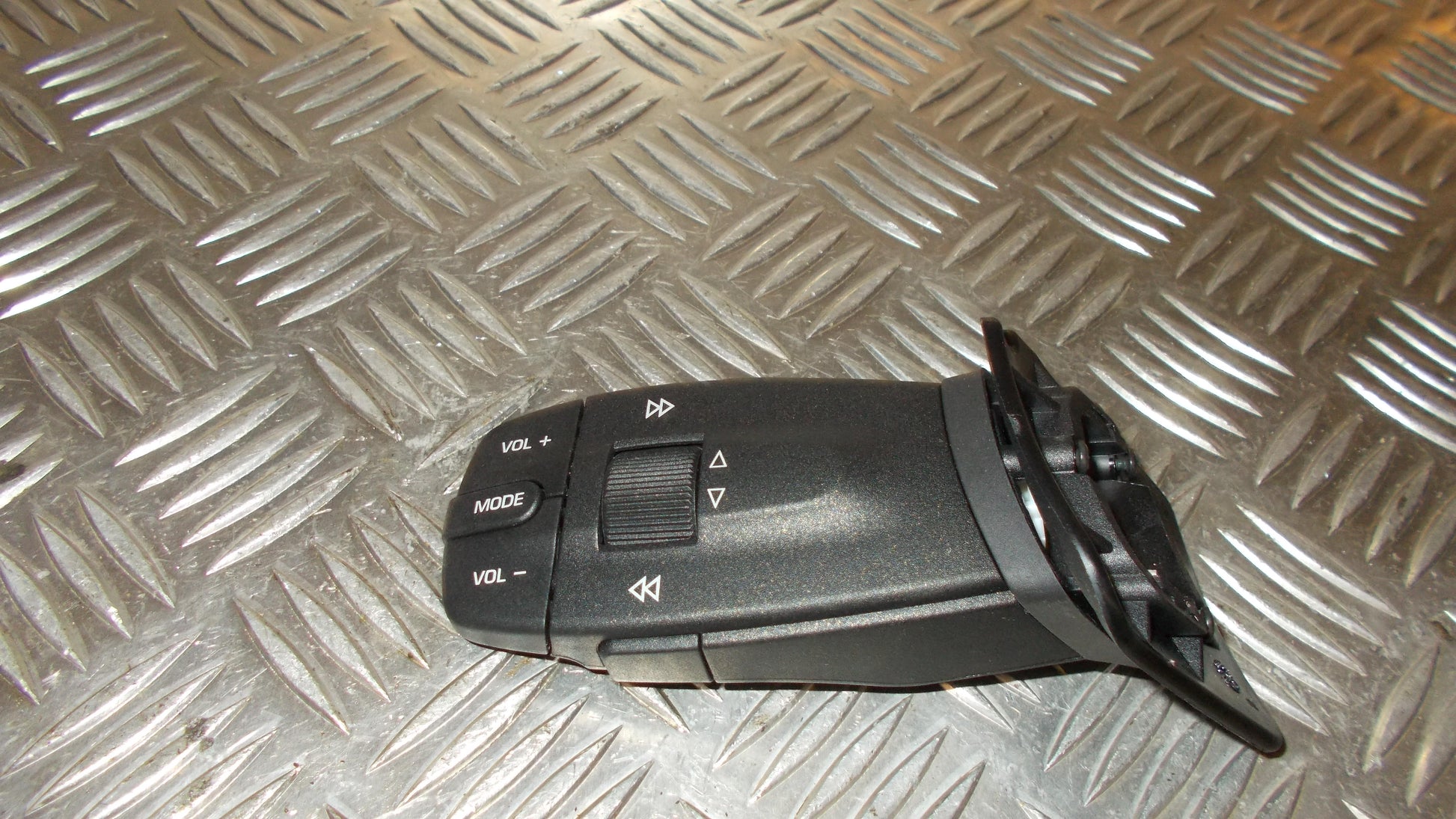 Seat Ibiza 6J Radio Div. Tilbehør Med OEM Nr. 6J0959441 Fra Seat Ophugger