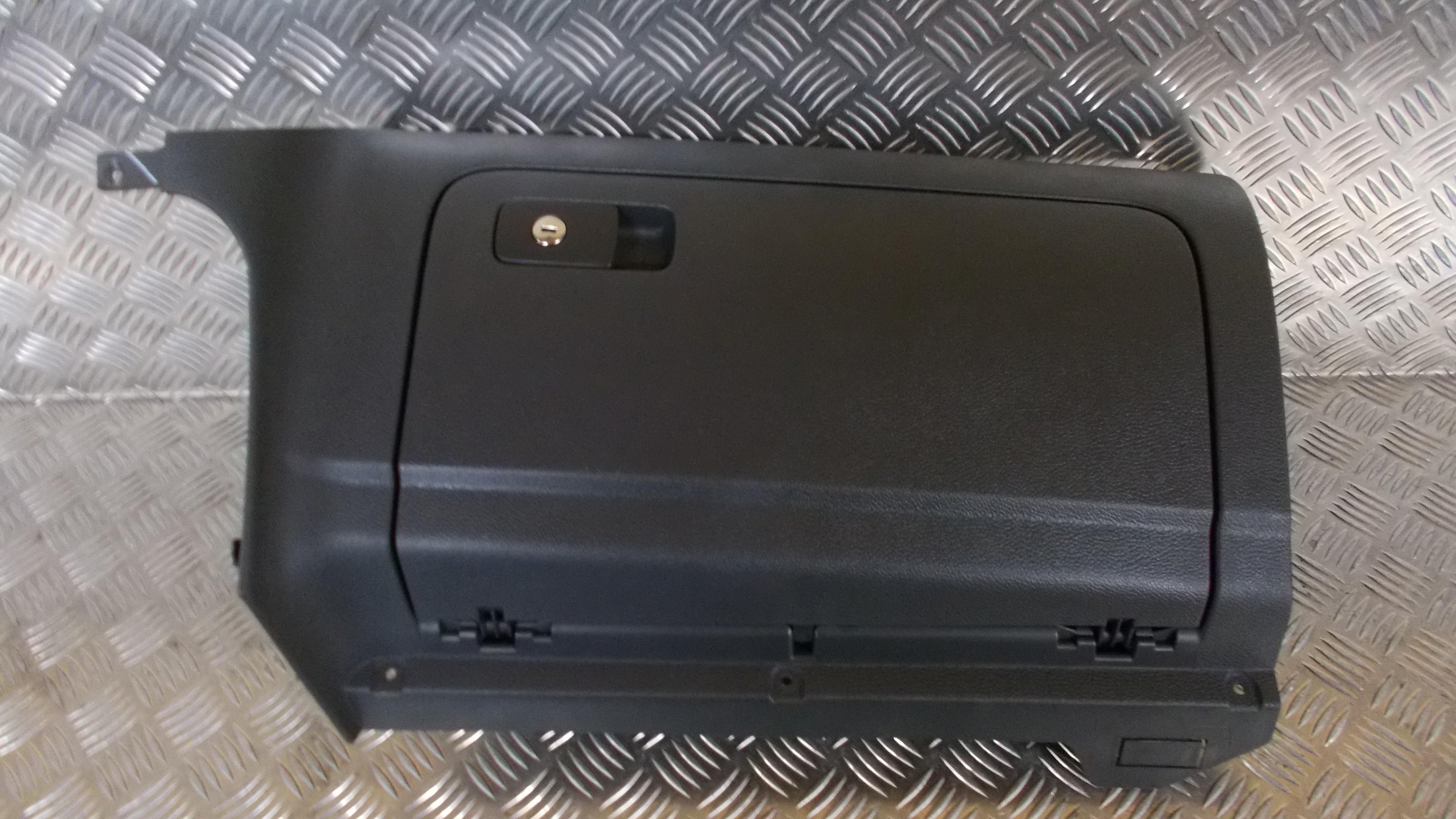 VW Golf 5 1K Handskerum Med OEM Nr. 1K1857101G Fra VW Ophugger