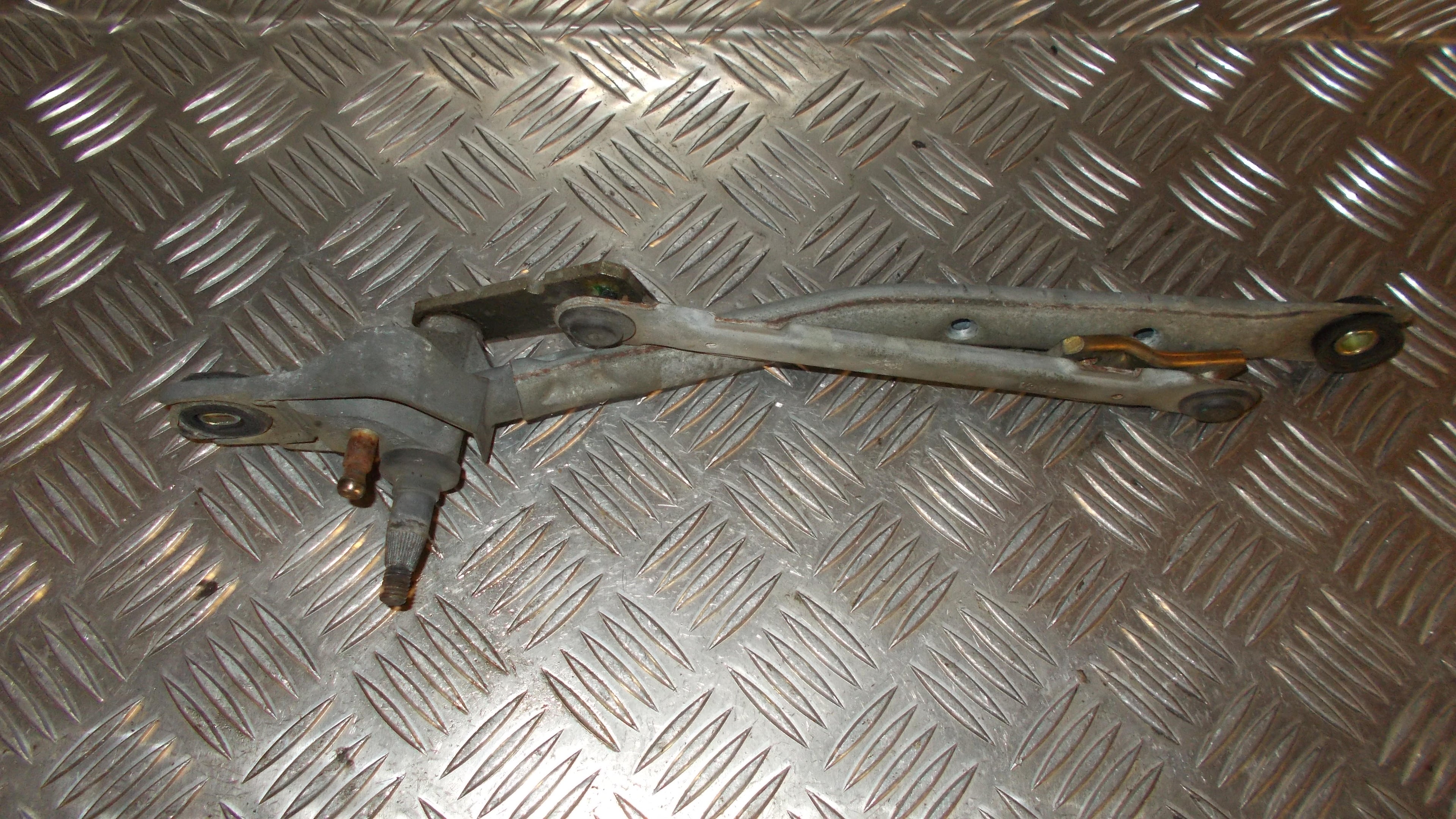 Peugeot 107 Viskertræk Med OEM Nr. 6405T0 Fra Peugeot Ophugger