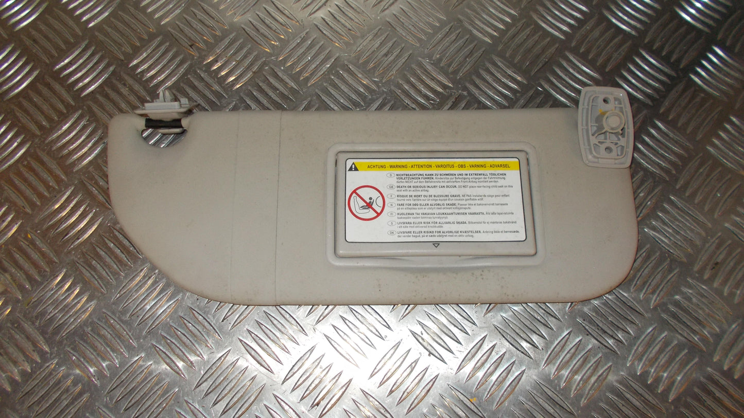 Peugeot 107 Solskærm Med OEM Nr. Ophugger Fra Peugeot Ophugger