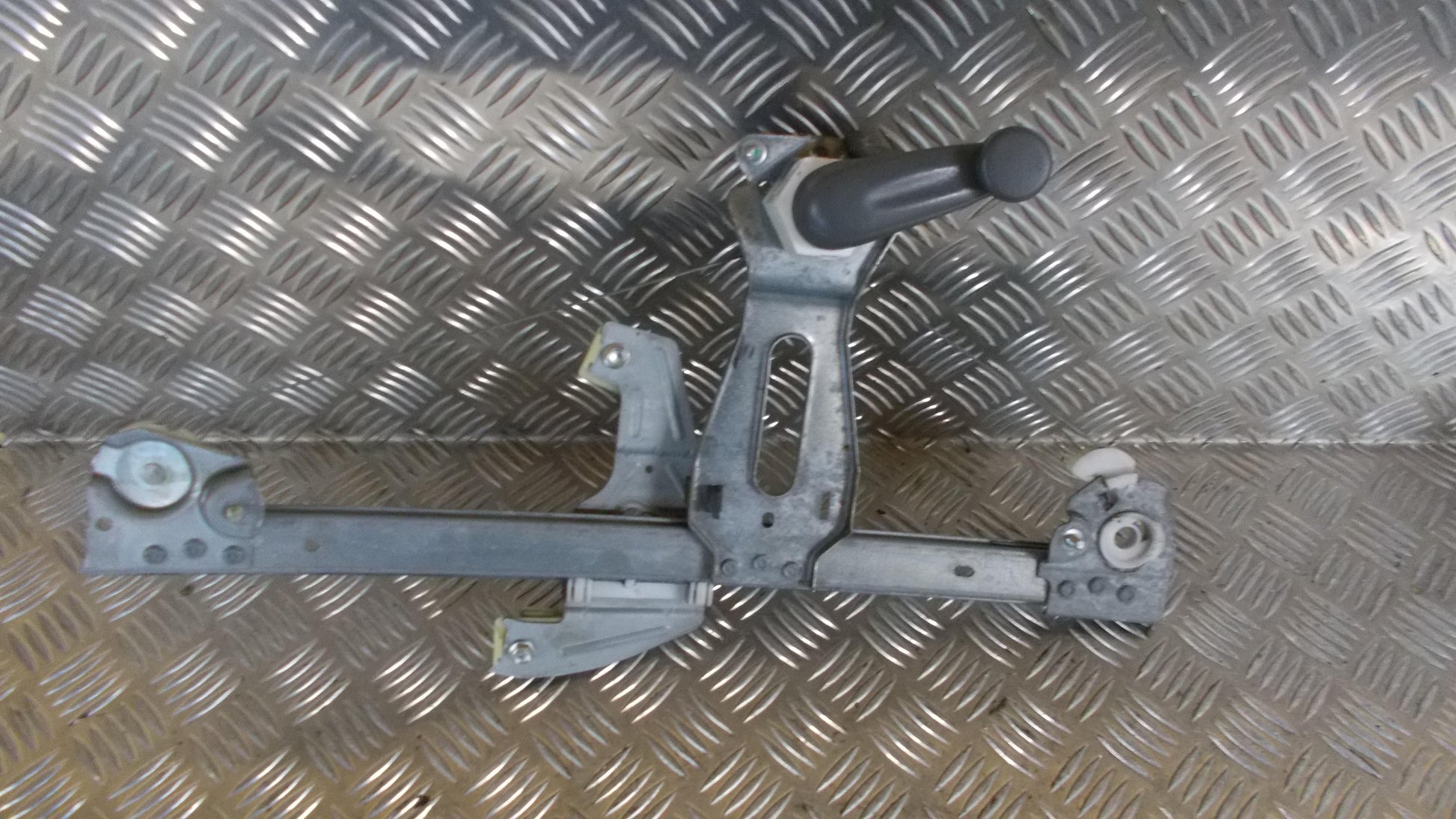 Peugeot 107 Rudemotor - Rudehejs Med OEM Nr. Ophugger Fra Peugeot Ophugger