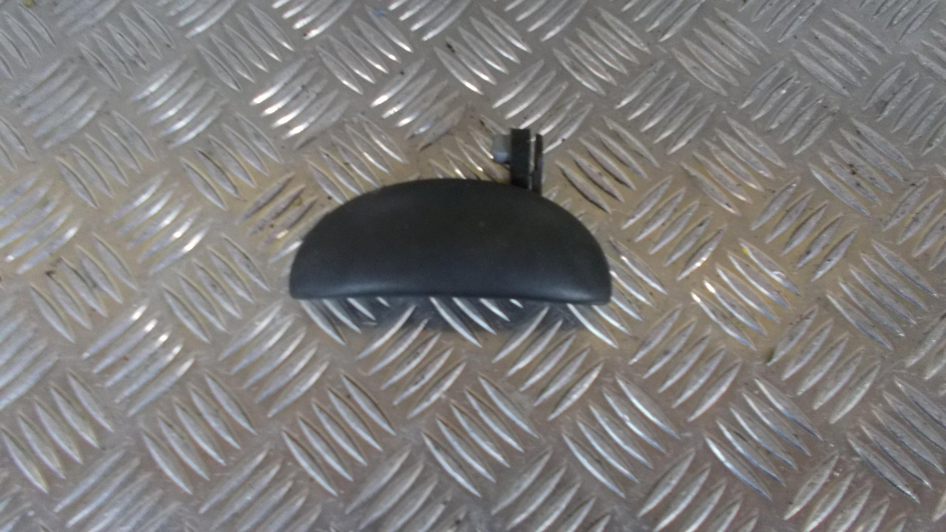 Peugeot 107 Håndtag Udvendig Med OEM Nr. 9101AJ Fra Peugeot Ophugger