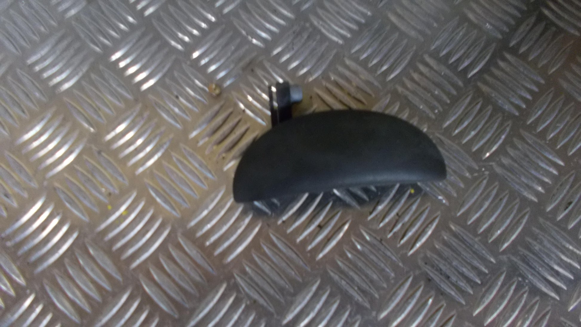 Peugeot 107 Håndtag Udvendig Med OEM Nr. 9101AG Fra Peugeot Ophugger