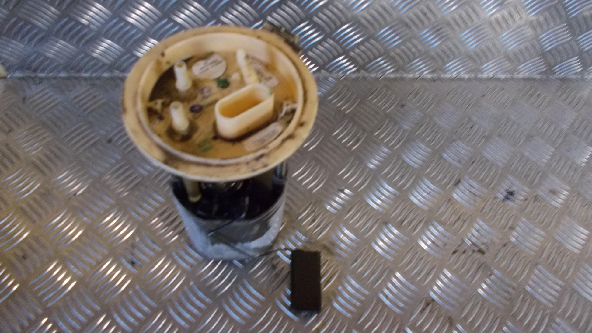 VW Golf 5 1K Benz/Brændstofpumpe El Med OEM Nr. 1K0919050J Fra VW Ophugger