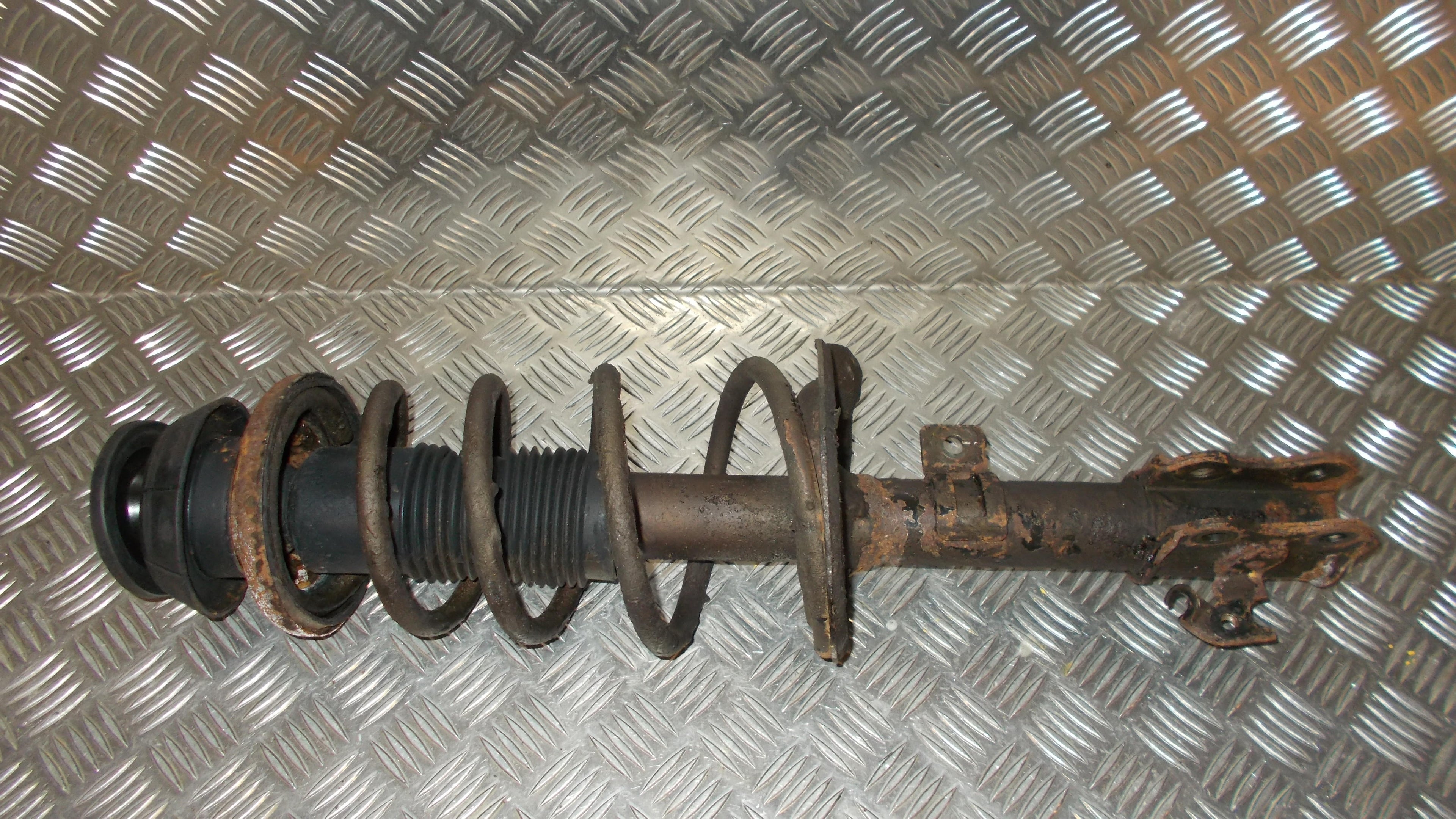 Suzuki Splash Fjederben For H Med OEM Nr. Ophugger Fra Suzuki Ophugger