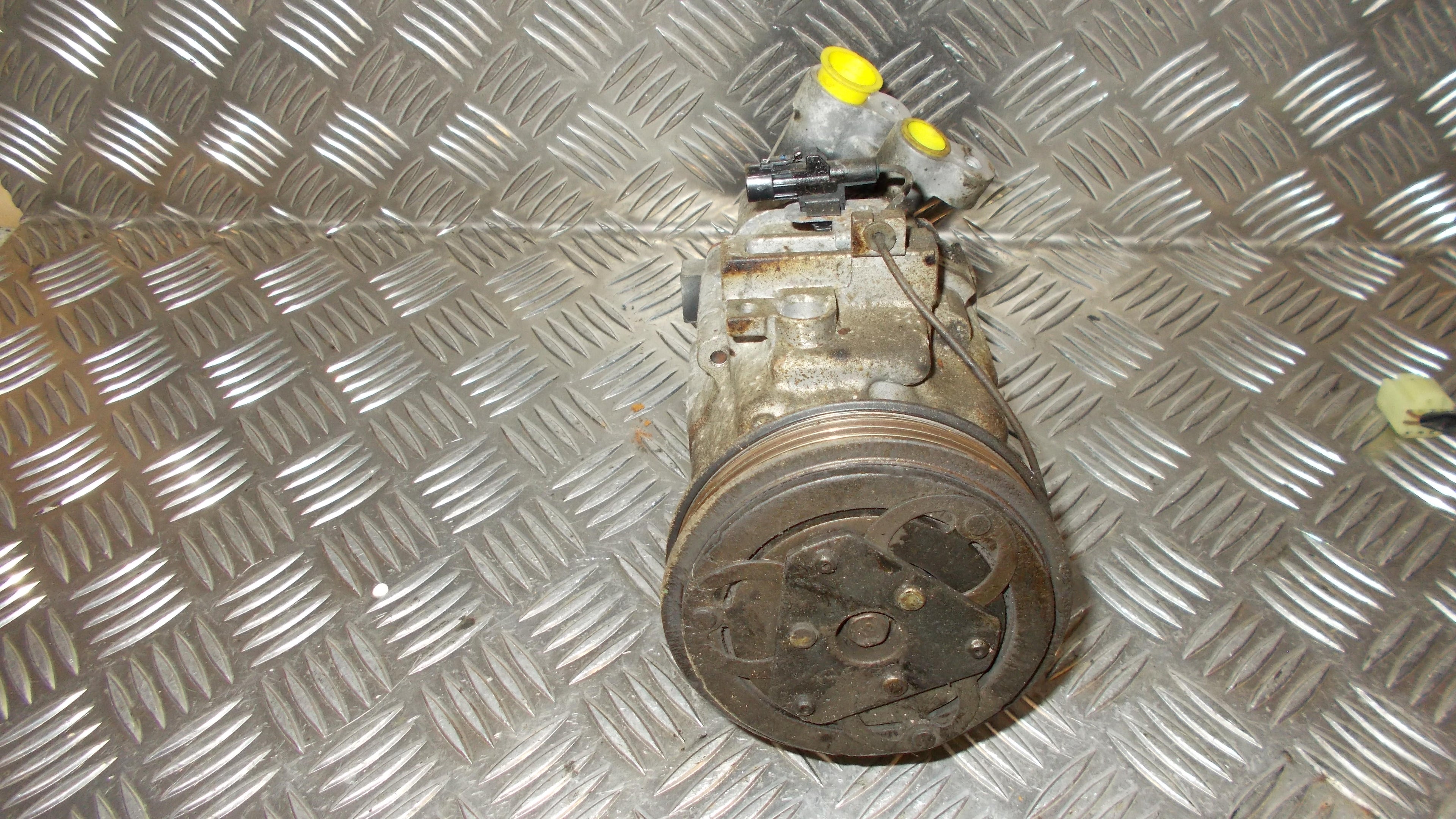 Suzuki Splash Aircondition Pumpe Med OEM Nr. 9520051KA0 Fra Suzuki Ophugger