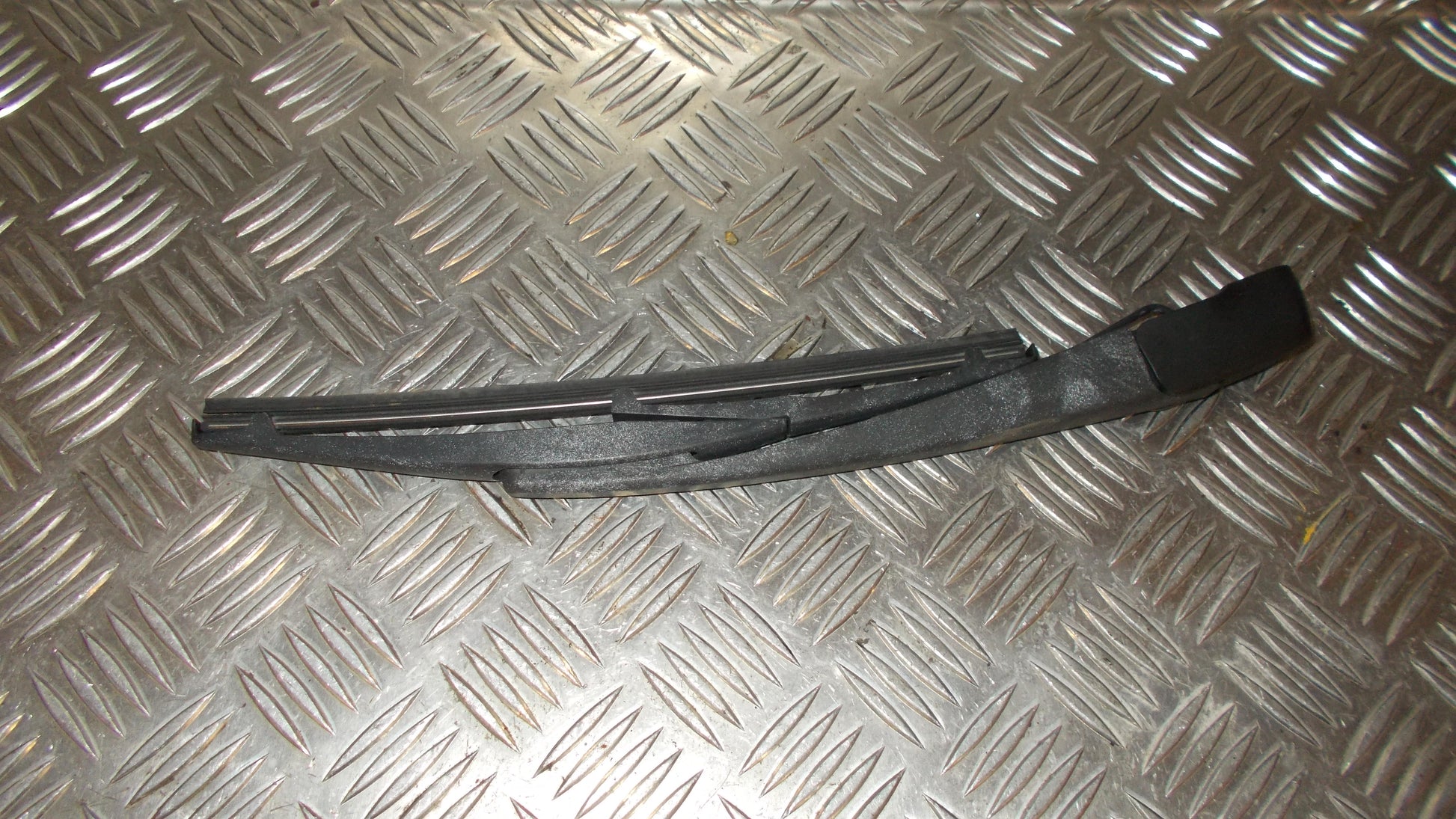 Suzuki Splash Viskerarm Med OEM Nr. Ophugger Fra Suzuki Ophugger
