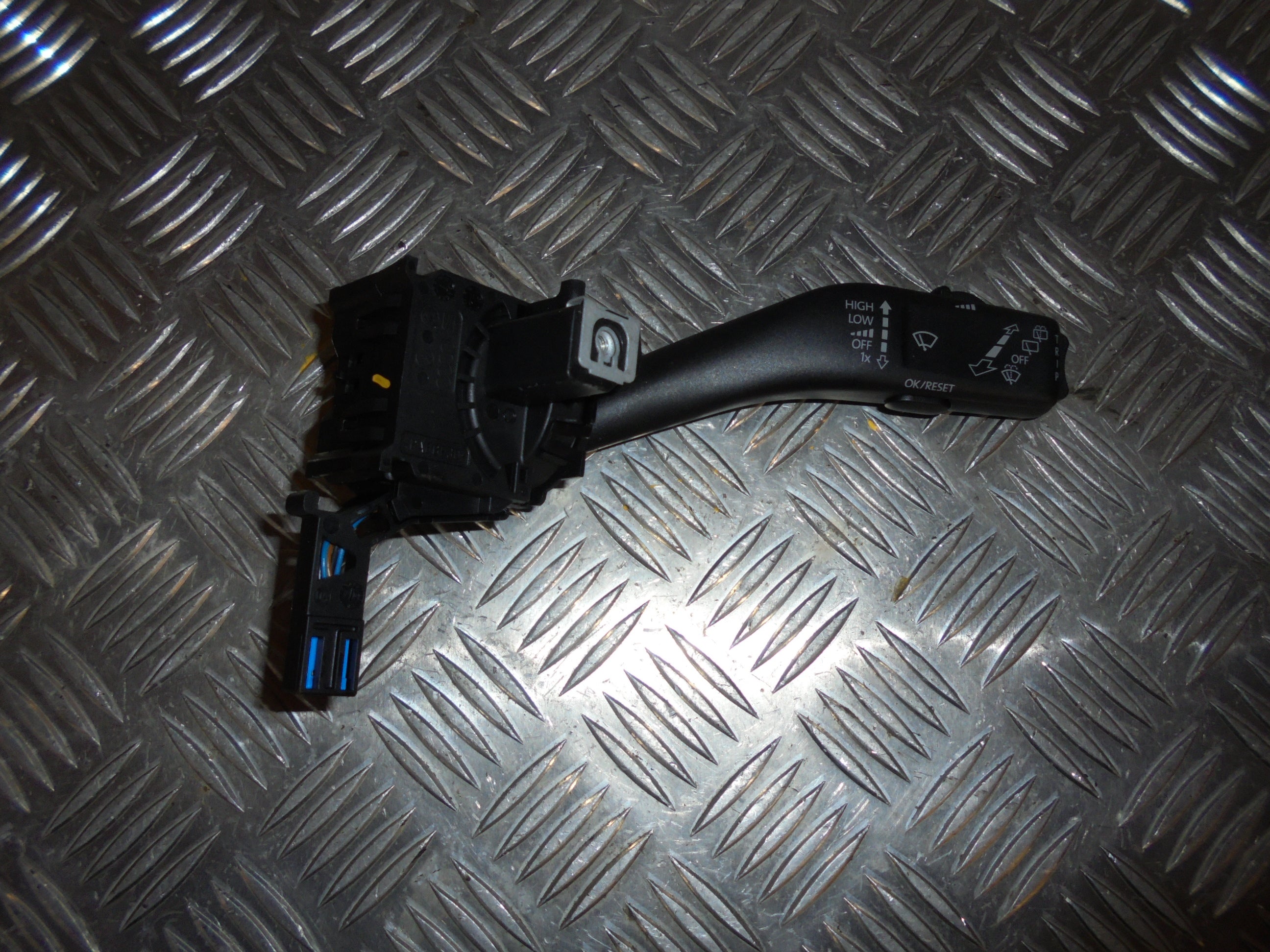 VW Golf 5 1K Kontakt Visker Med OEM Nr. 1K0953519J Fra VW Ophugger