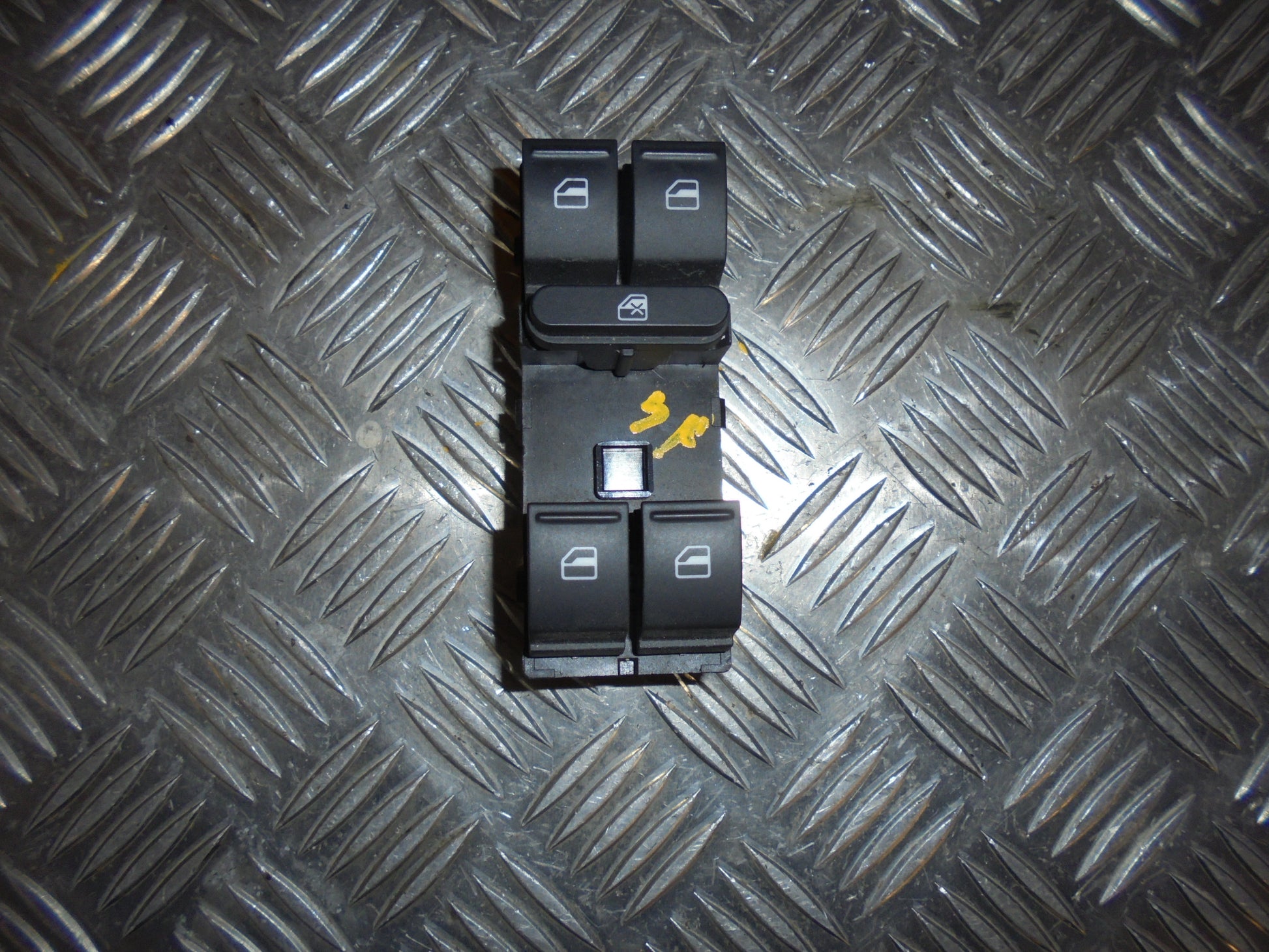 VW Golf 5 1K Kontakt Rudehejs Med OEM Nr. 1K4959857A Fra VW Ophugger