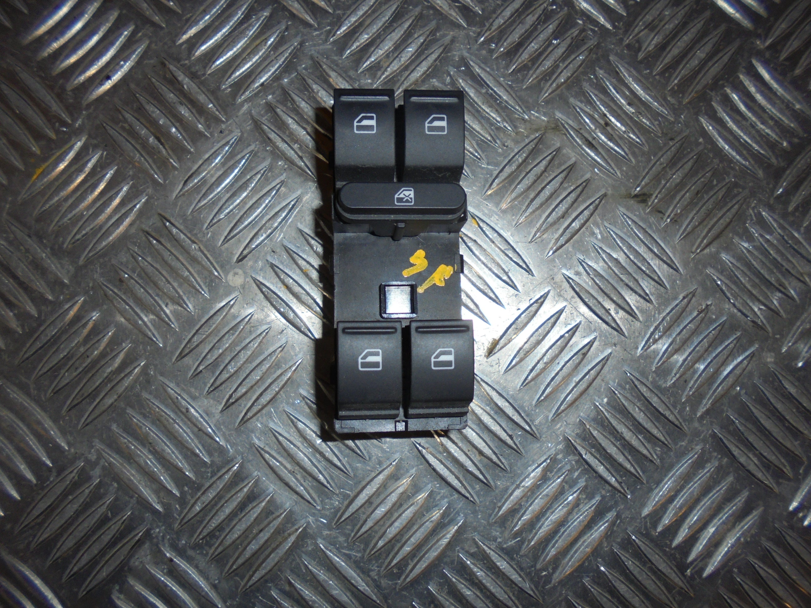 VW Golf 5 1K Kontakt Rudehejs Med OEM Nr. 1K4959857A Fra VW Ophugger