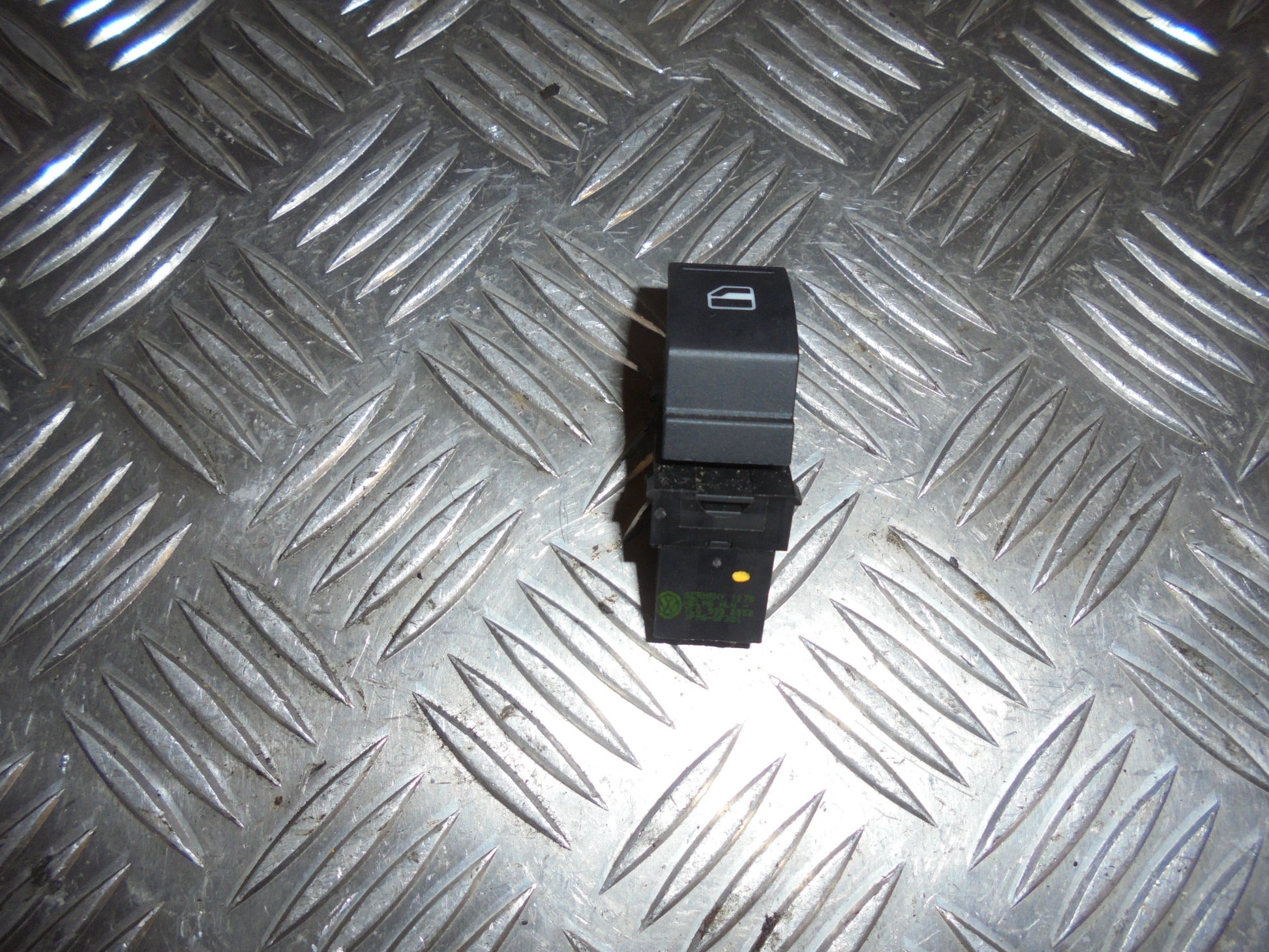 VW Golf 5 1K Kontakt Rudehejs Med OEM Nr. 7L6959855B Fra VW Ophugger