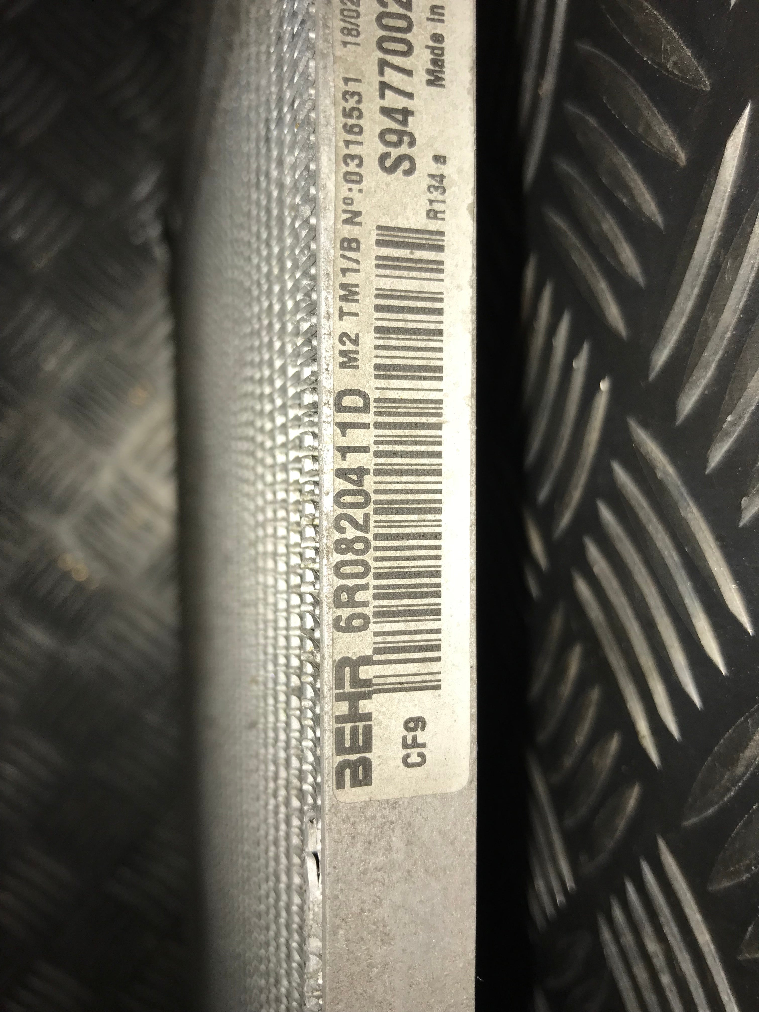 VW Golf 5 1K Køler Aircond Med OEM Nr. 6R0820411D Fra VW Ophugger