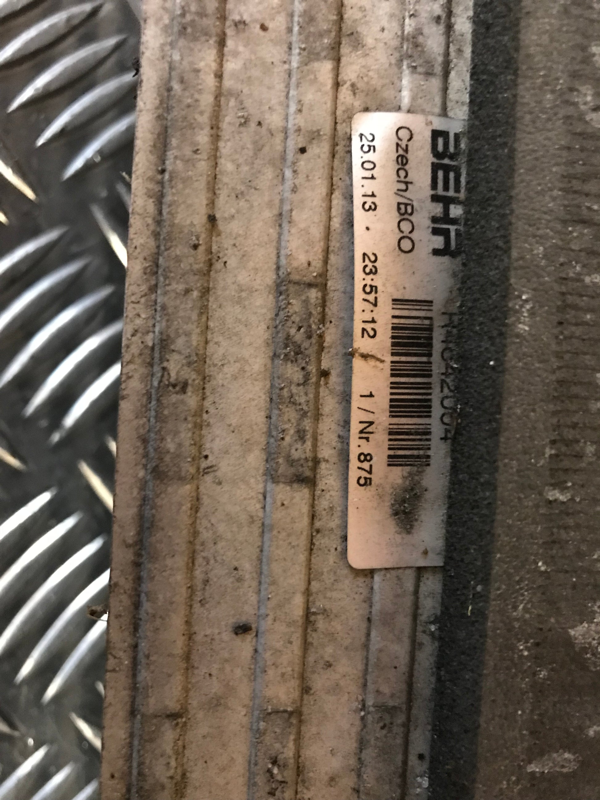 VW Golf 5 1K Køler Intercooler Med OEM Nr. 1K0145803Q Fra VW Ophugger