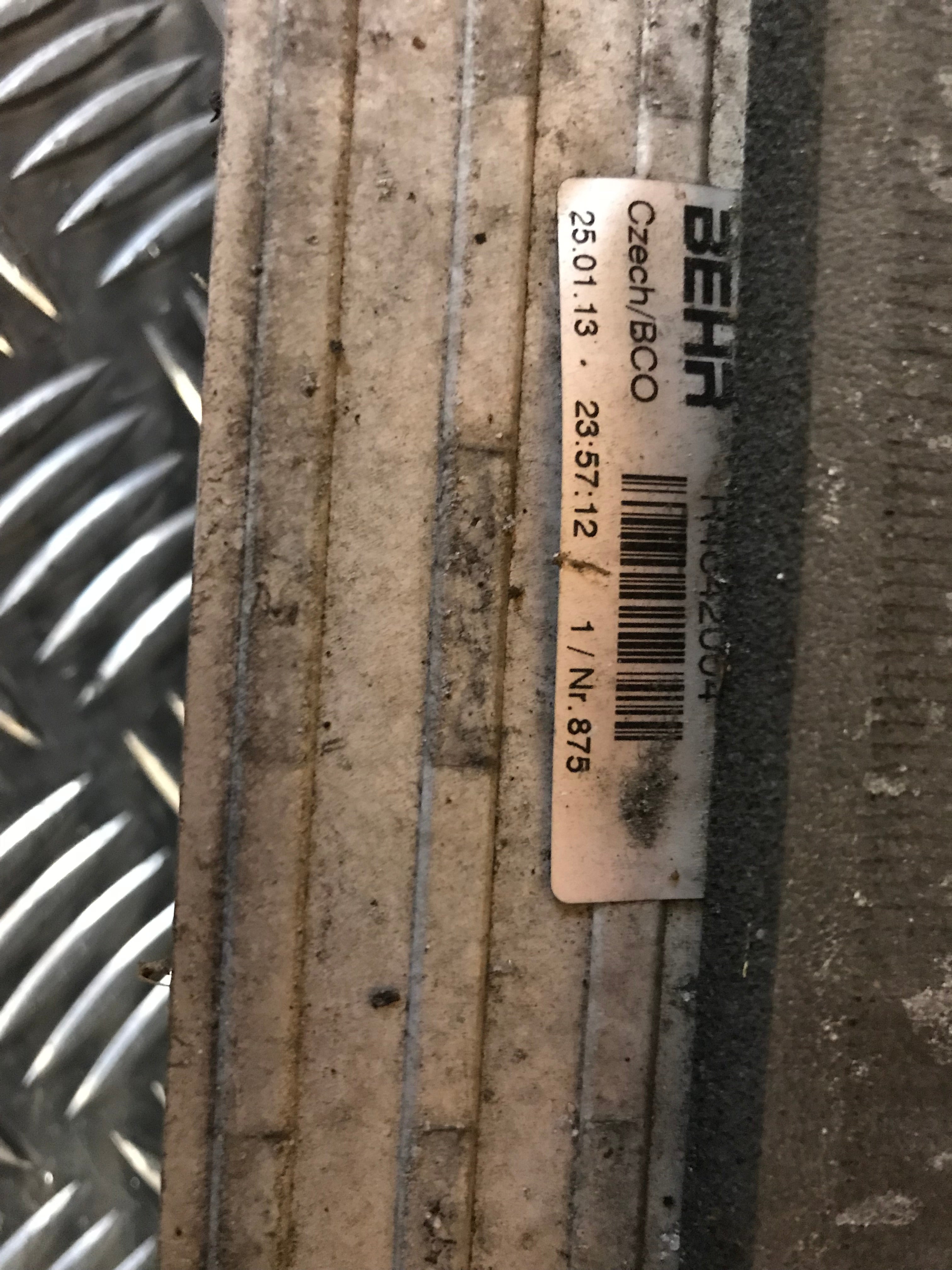 VW Golf 5 1K Køler Intercooler Med OEM Nr. 1K0145803Q Fra VW Ophugger