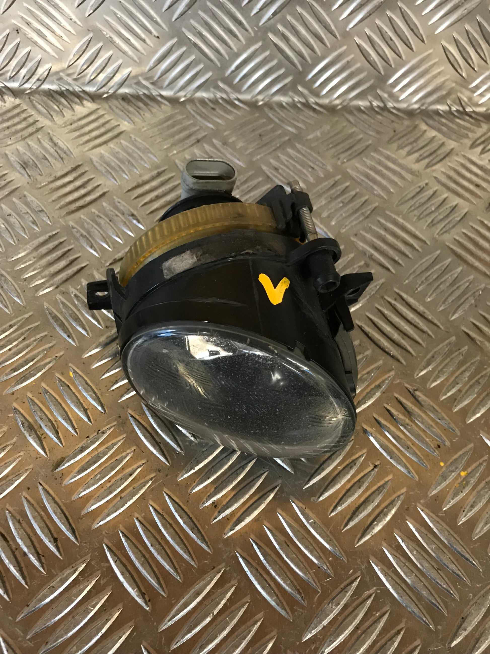 VW Golf 5 1K Tågelygte For Med OEM Nr. 1K0941699D Fra VW Ophugger