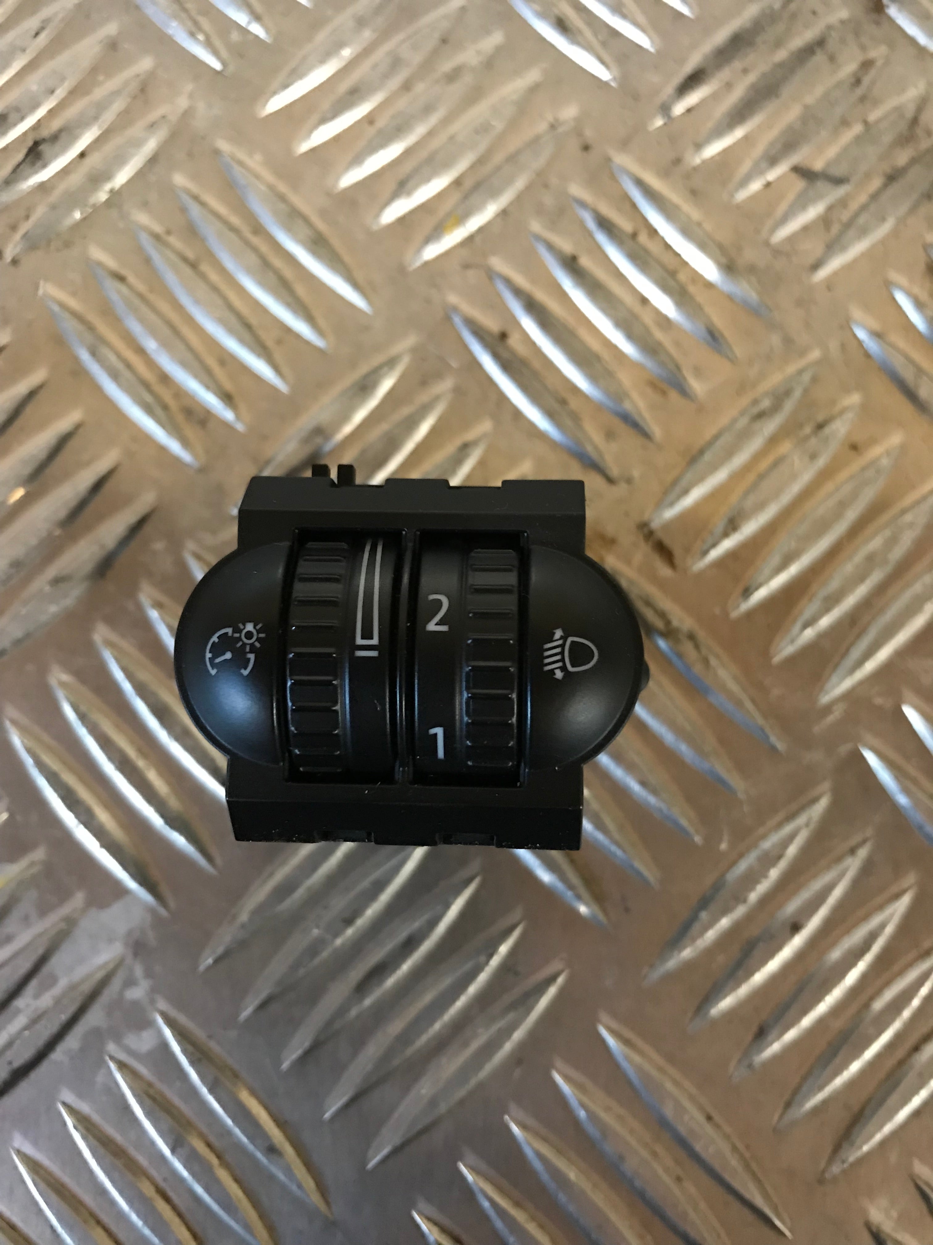 VW Golf 5 1K Kontakt Lygtejustering Med OEM Nr. 1K0941333D Fra VW Ophugger
