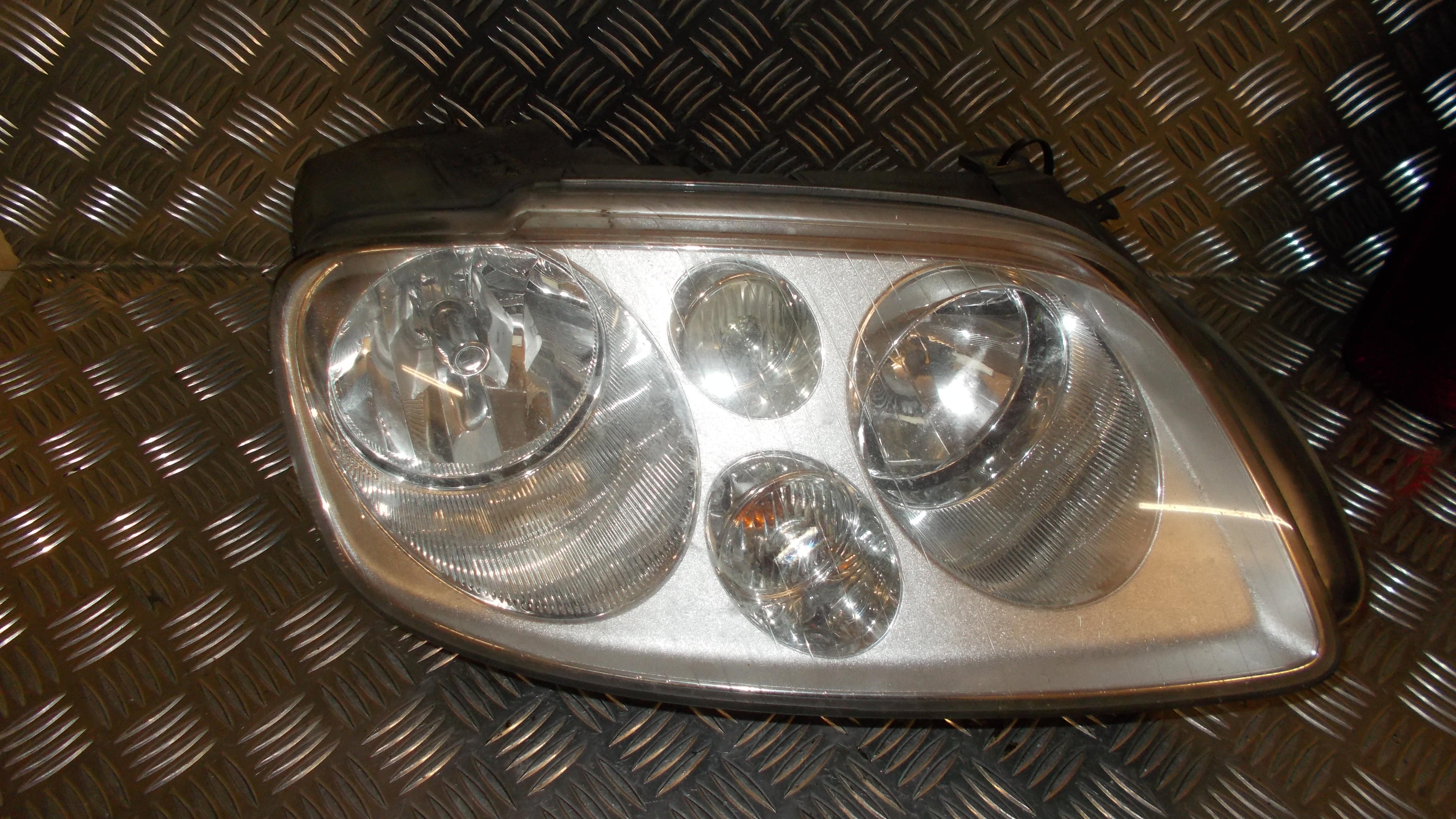 VW Touran 1T/Gp Forlygte Med OEM Nr. 1T0941006R Fra VW Ophugger
