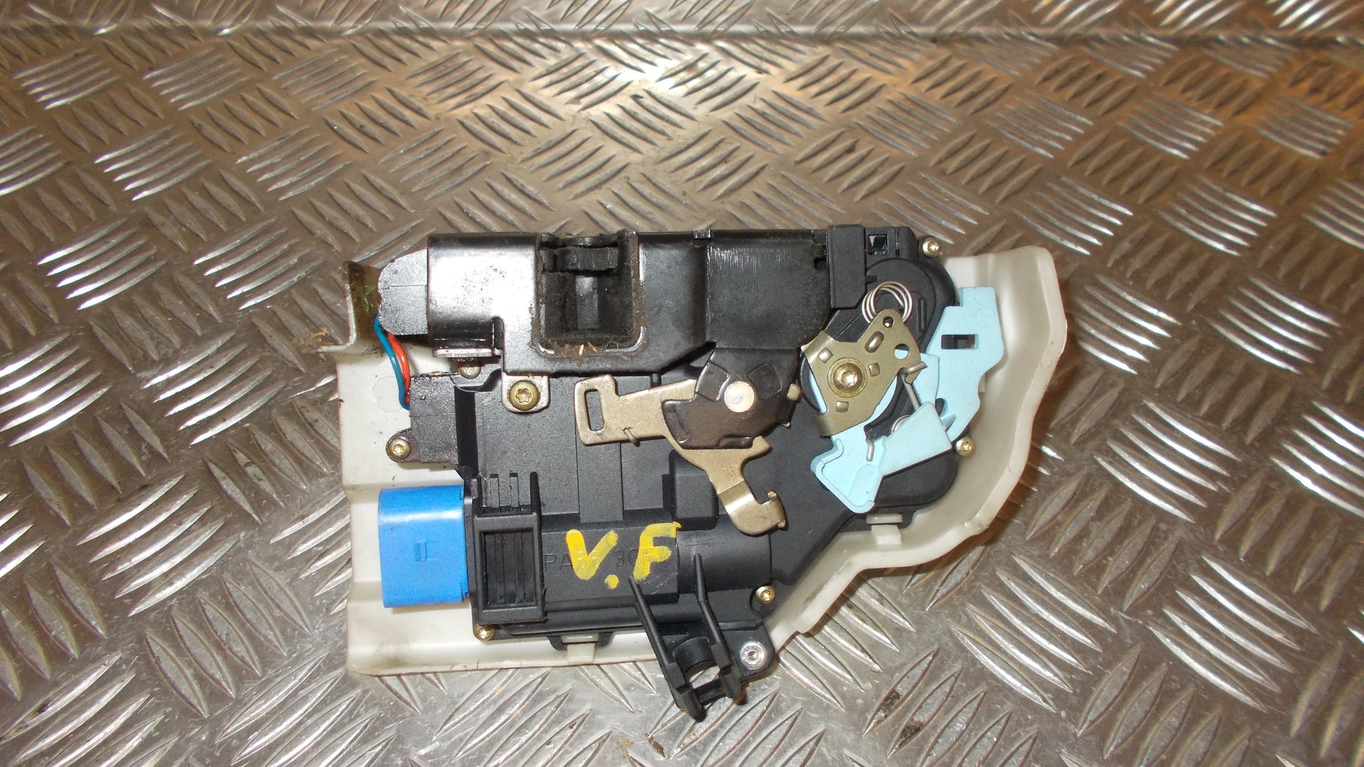 VW Touran 1T GP Dørlås Med OEM Nr. 3D1837015 Fra VW Ophugger
