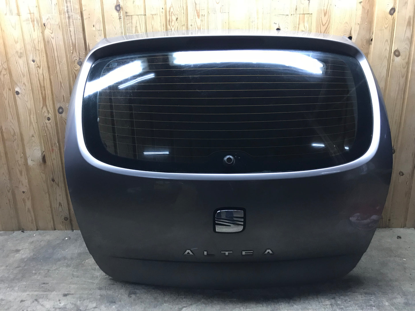 Seat Altea Bagklap Med OEM Nr. 5P0827024 Fra Seat Ophugger