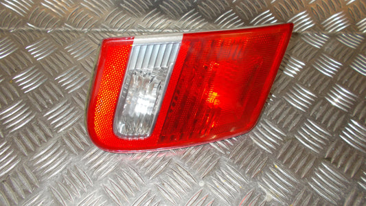 Mazda 626 GF/GW Baglygte Med OEM Nr. Ophugger Fra Mazda Ophugger