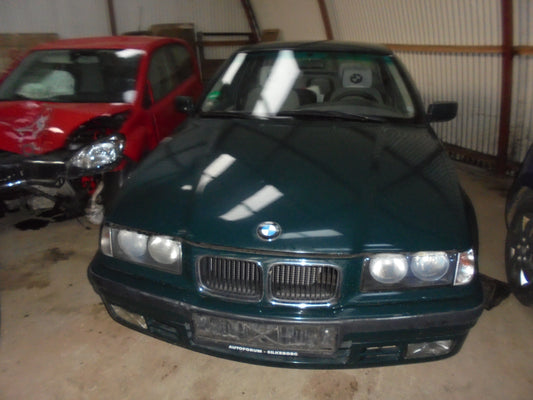 BMW 3-Serie E36 Pluk-Selv-Bil Med OEM Nr. Ophugger Fra BMW Ophugger