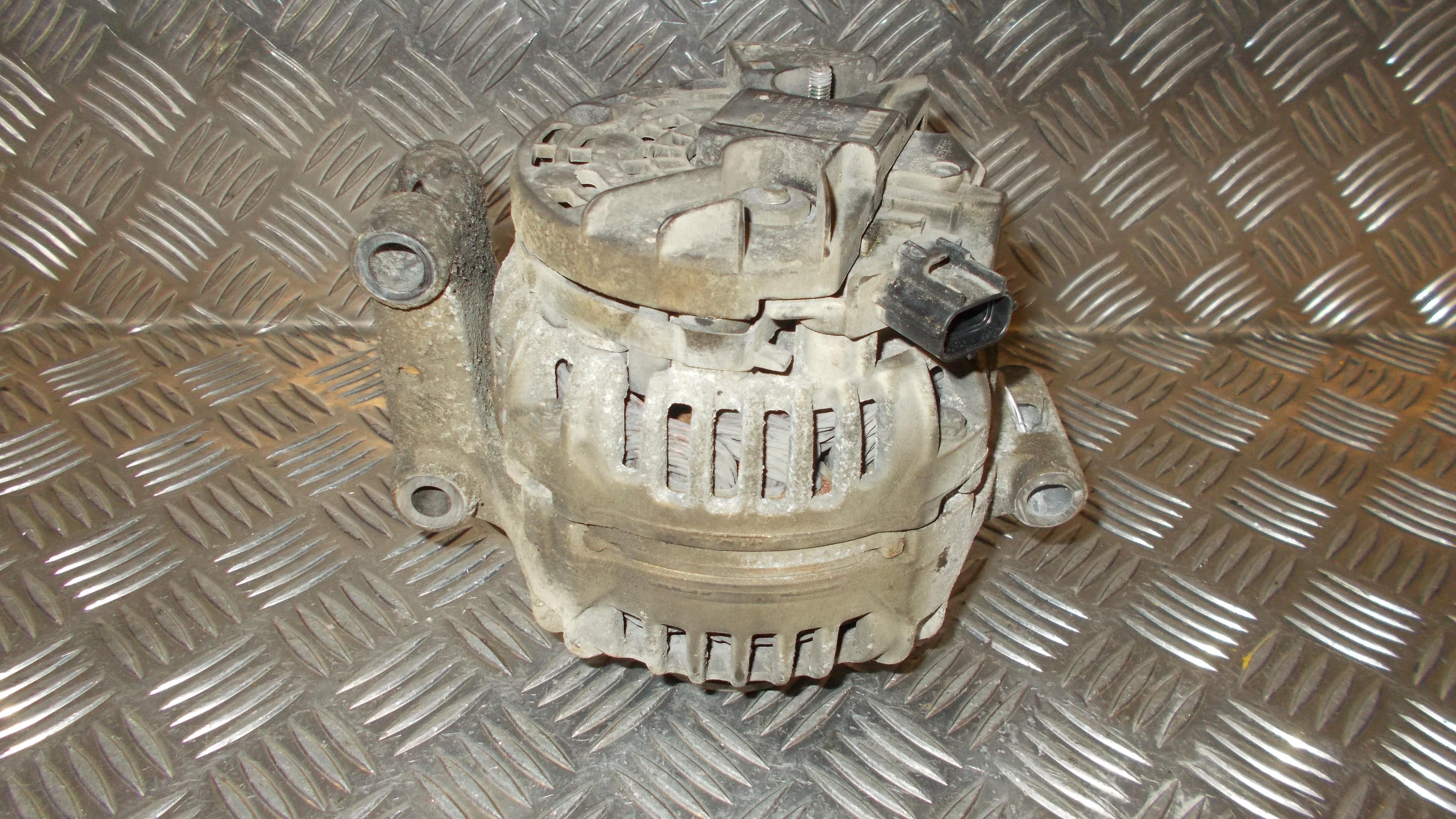 Ford Transit Forhj. Generator Med OEM Nr. 0124415030 Fra Ford Ophugger