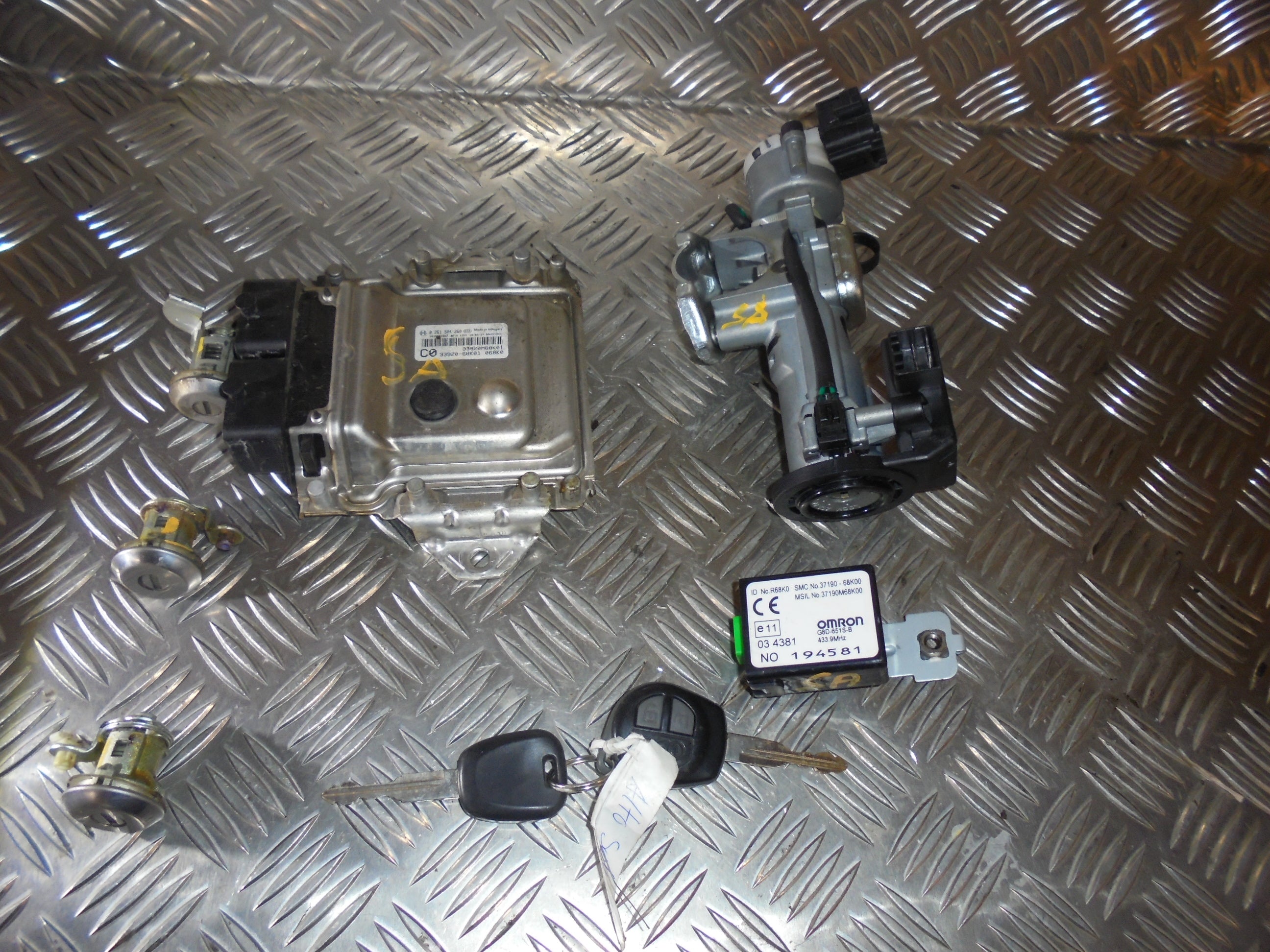 Suzuki Alto Motorstyring - Motorstyreboks - Injection Elboks Med OEM Nr. 3719068K00 Fra Suzuki Ophugger