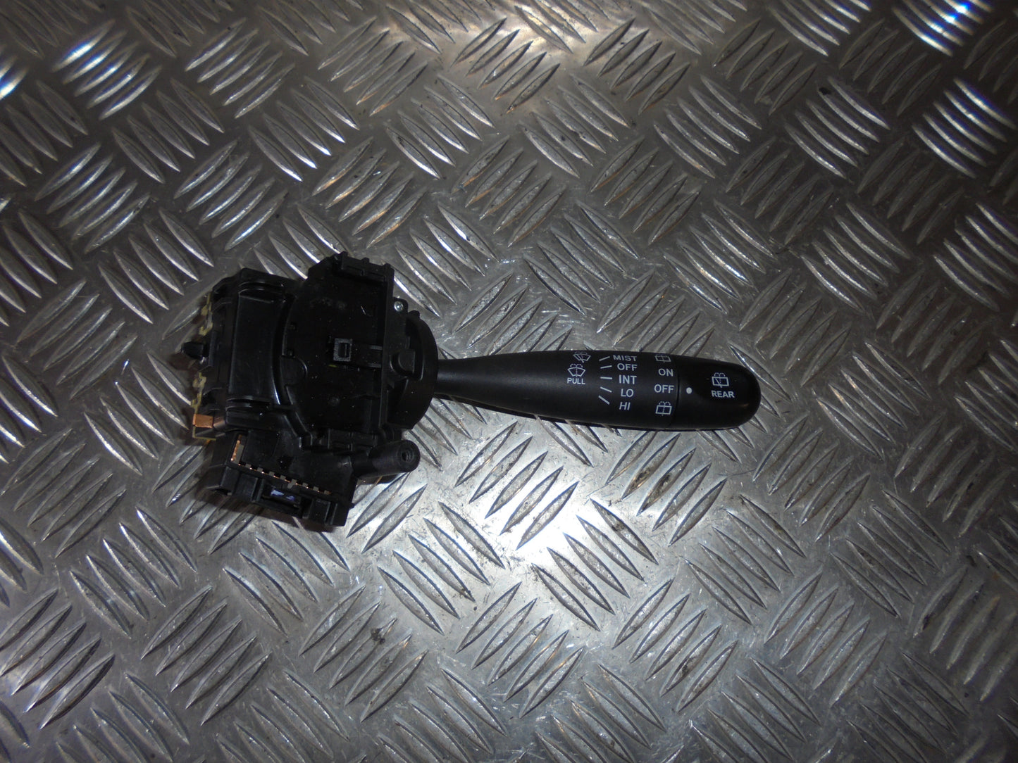 Suzuki Alto Kontakt Visker Med OEM Nr. 37310M75J30 Fra Suzuki Ophugger