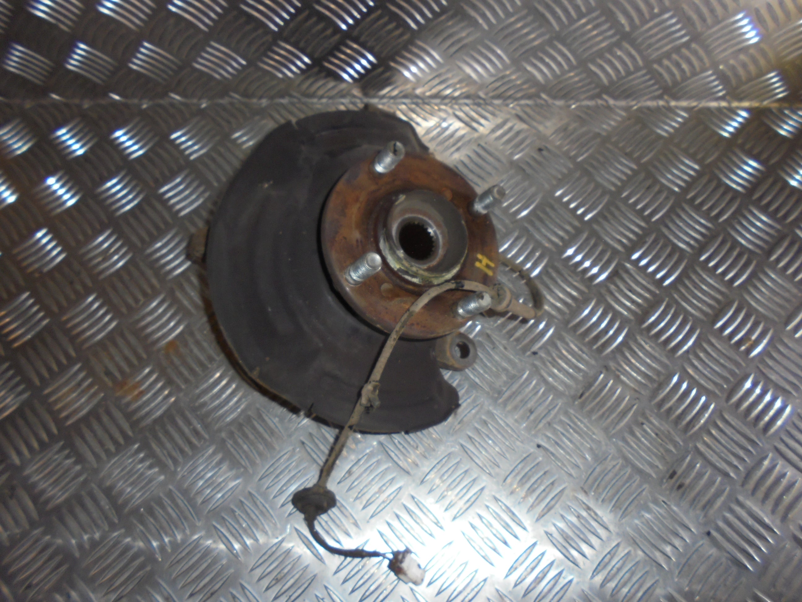 Suzuki Alto Spindel For H Med OEM Nr. 45111M68K50 Fra Suzuki Ophugger
