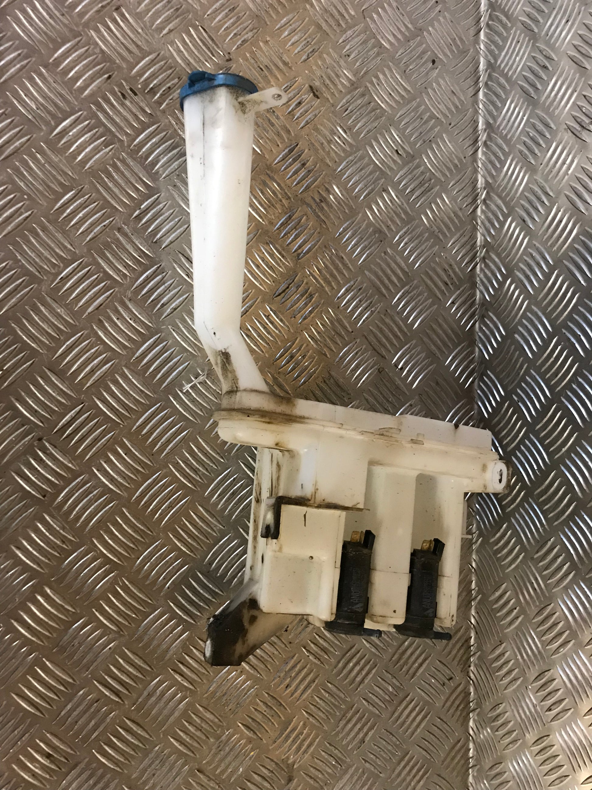 Suzuki Alto Sprinkler M/Motor Med OEM Nr. Ophugger Fra Suzuki Ophugger