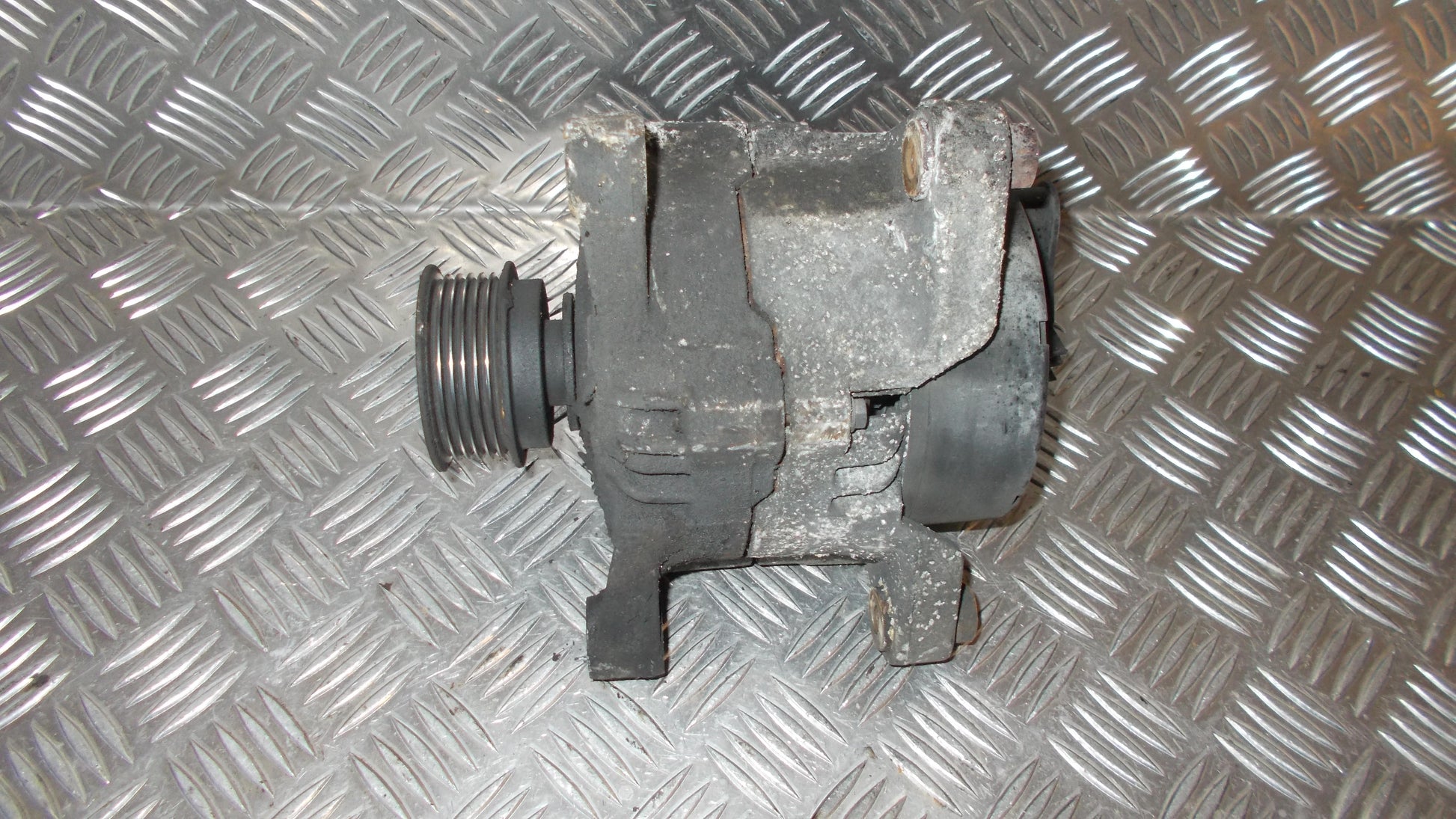 BMW 3-Serie E36 Generator Med OEM Nr. 12314353353 Fra BMW Ophugger