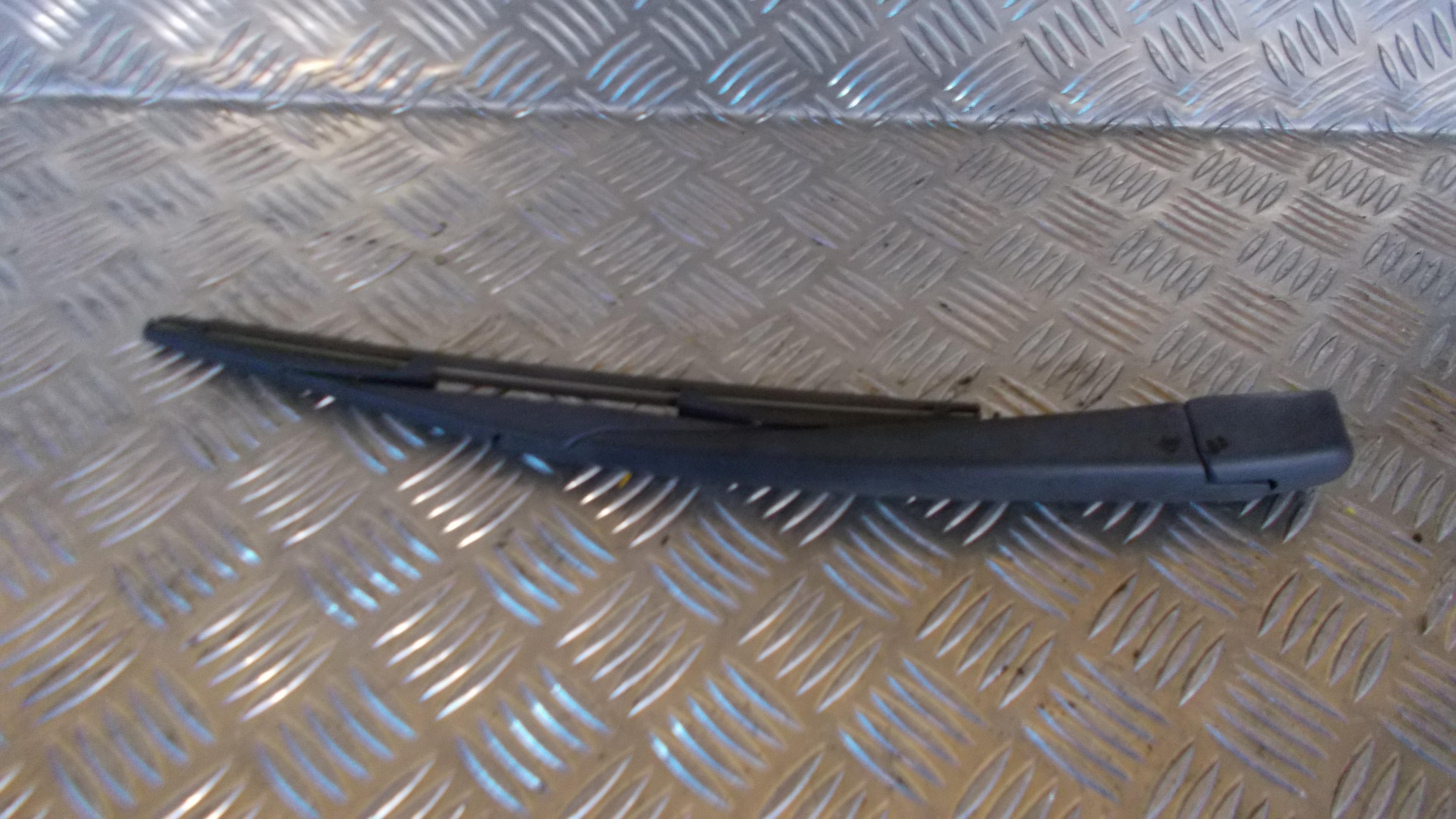 Hyundai I30 Km Viskerarm Med OEM Nr. 988112L000 Fra Hyundai Ophugger