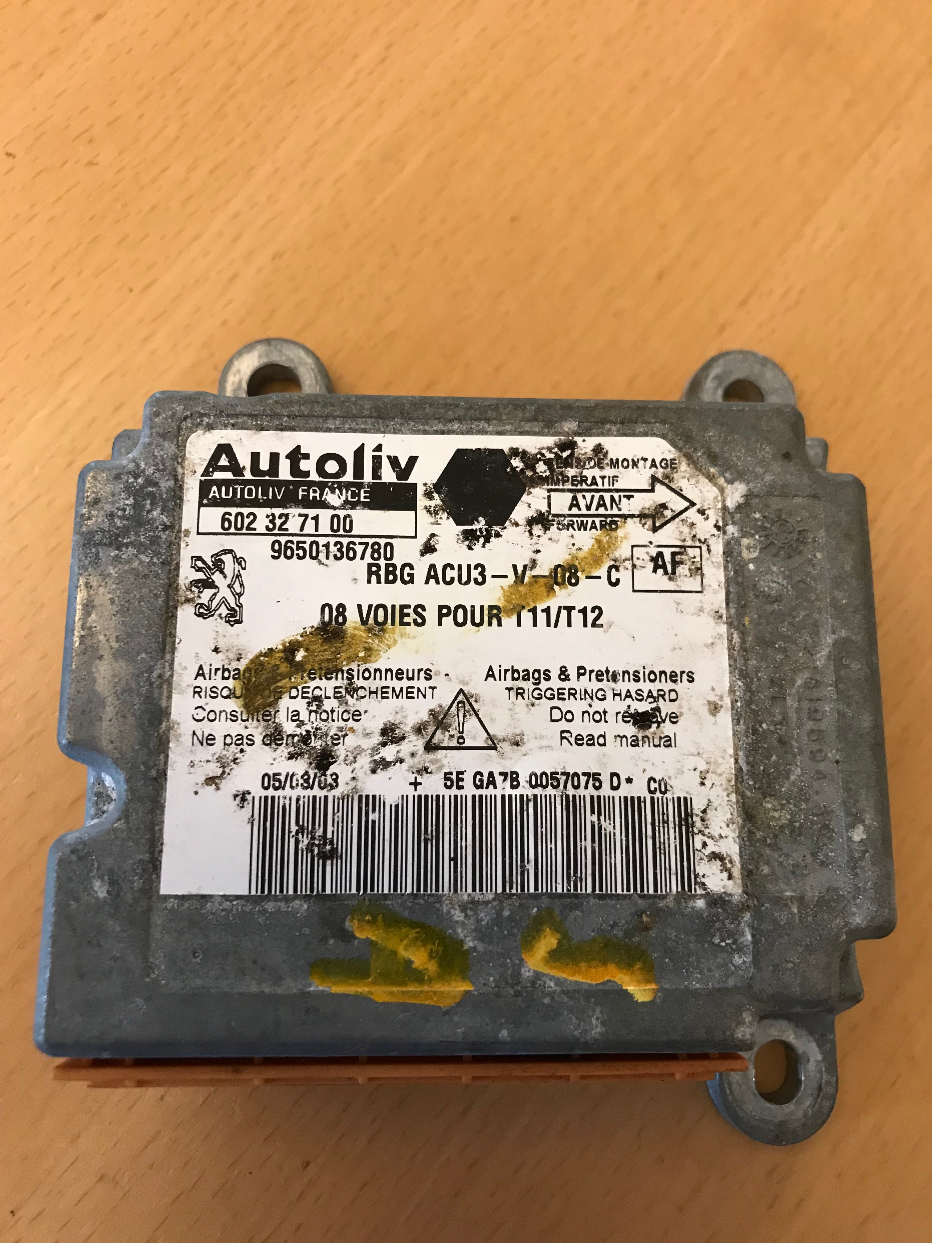 Peugeot 206 Airbag Elboks Med OEM Nr. 9650136780 Fra Peugeot Ophugger