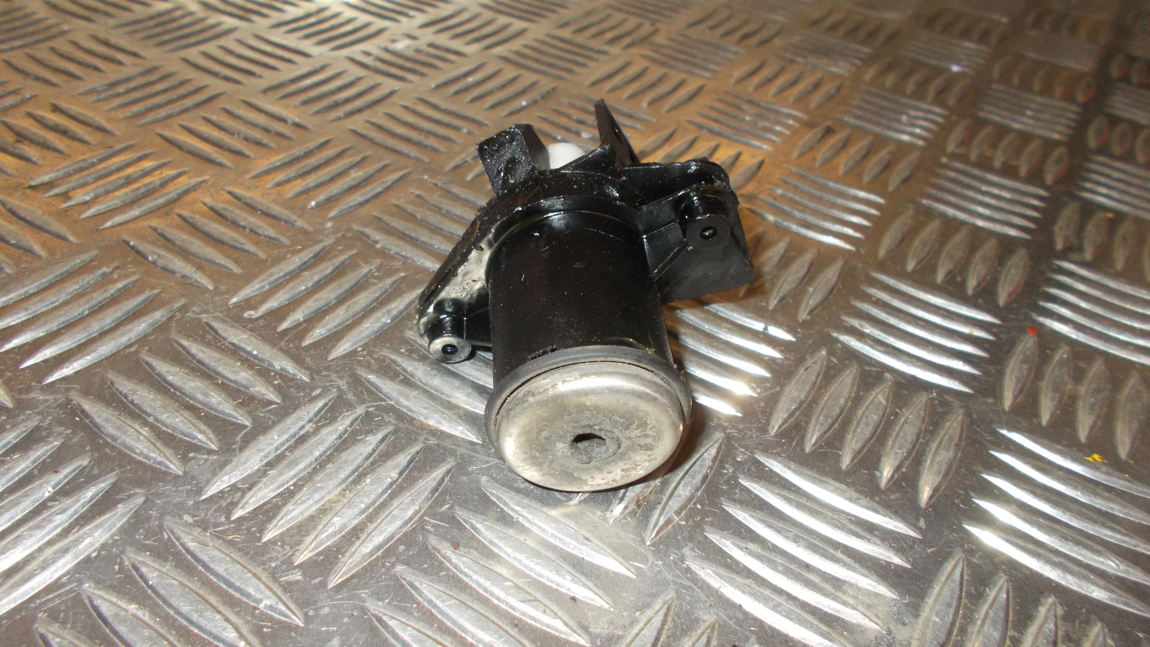 Ford Fusion 1 Låsecylinder Med OEM Nr. Ophugger Fra Ford Ophugger