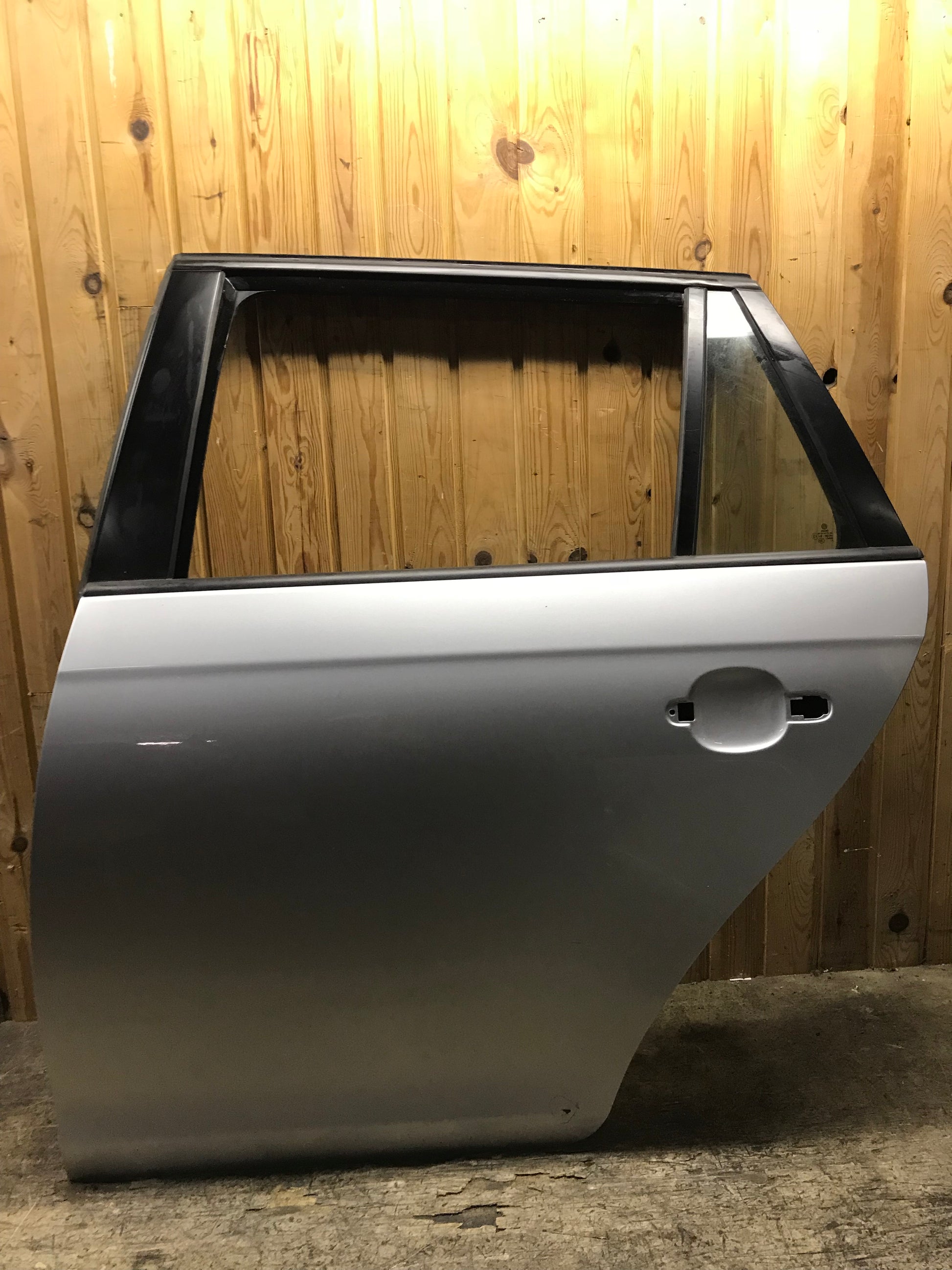 VW Golf 5 1K Bagdør V Med OEM Nr. 1K9833055B Fra VW Ophugger