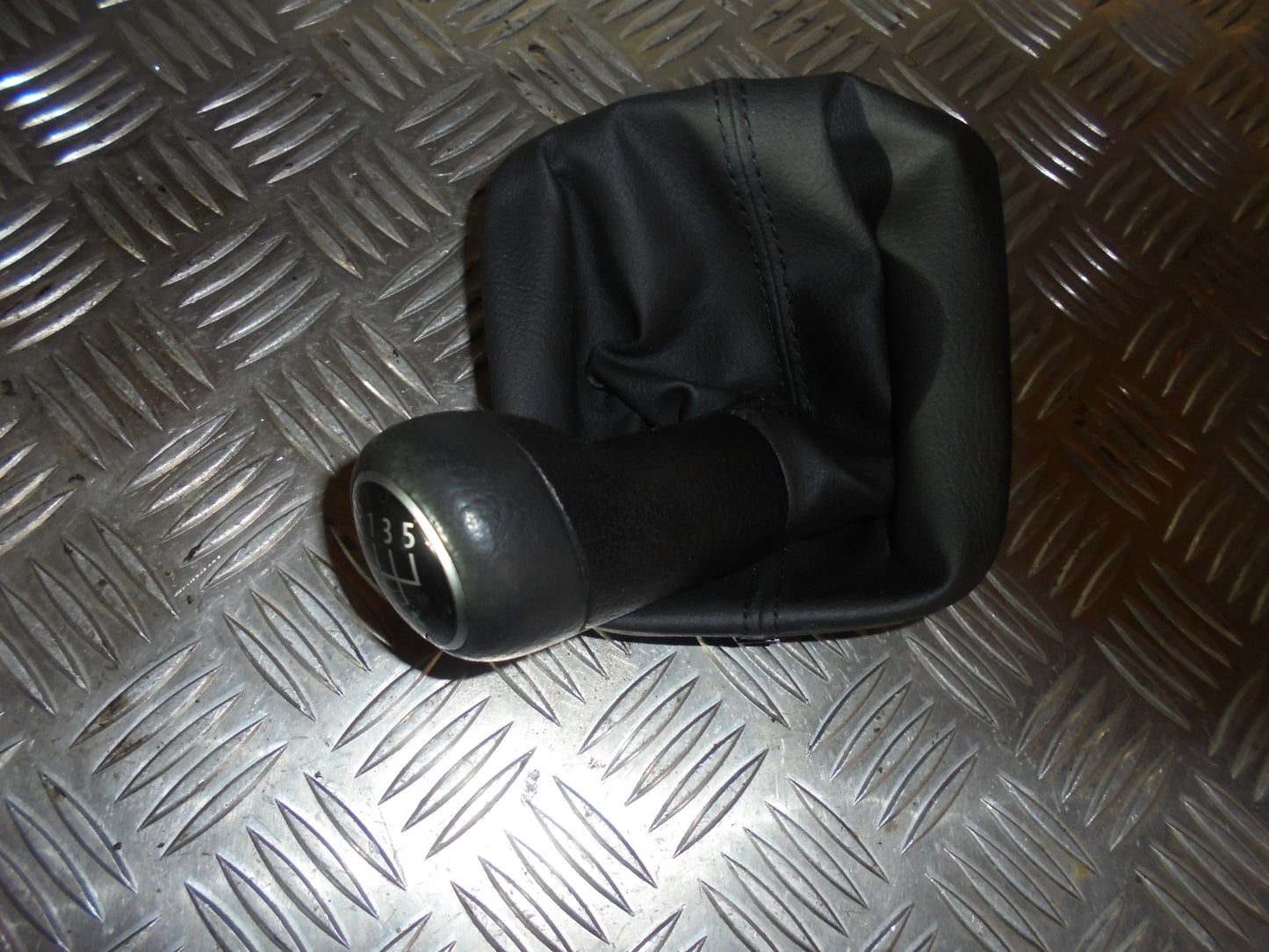 VW Polo 6R Gearmanchet Med OEM Nr. 6R0711113D Fra VW Ophugger