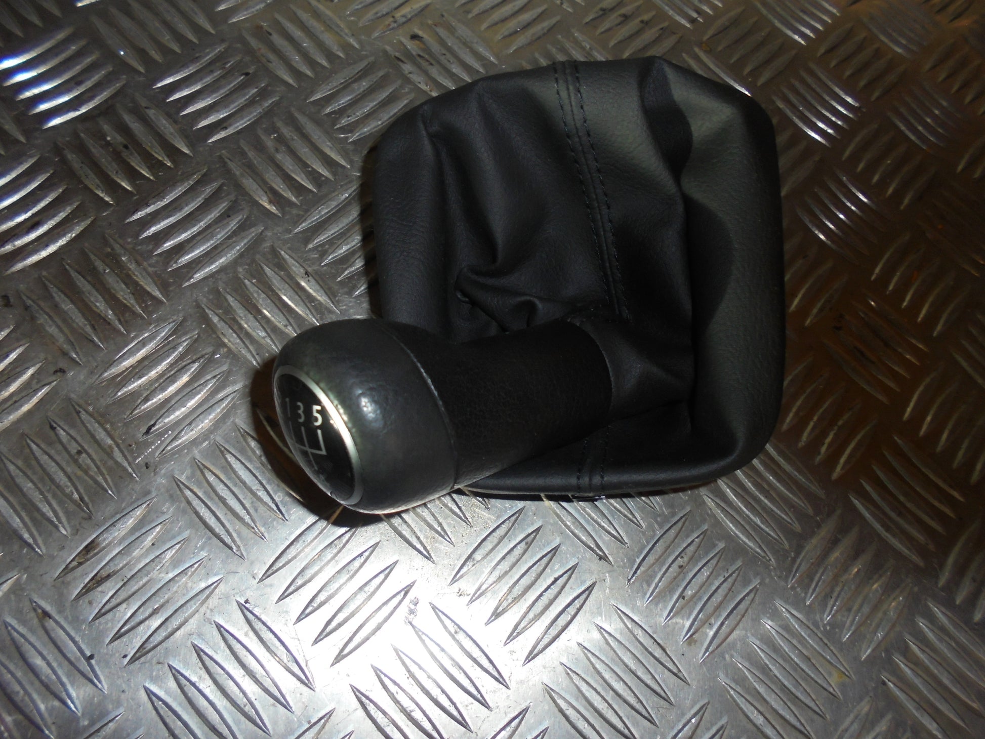 VW Polo 6R Gearmanchet Med OEM Nr. 6R0711113MA0U Fra VW Ophugger