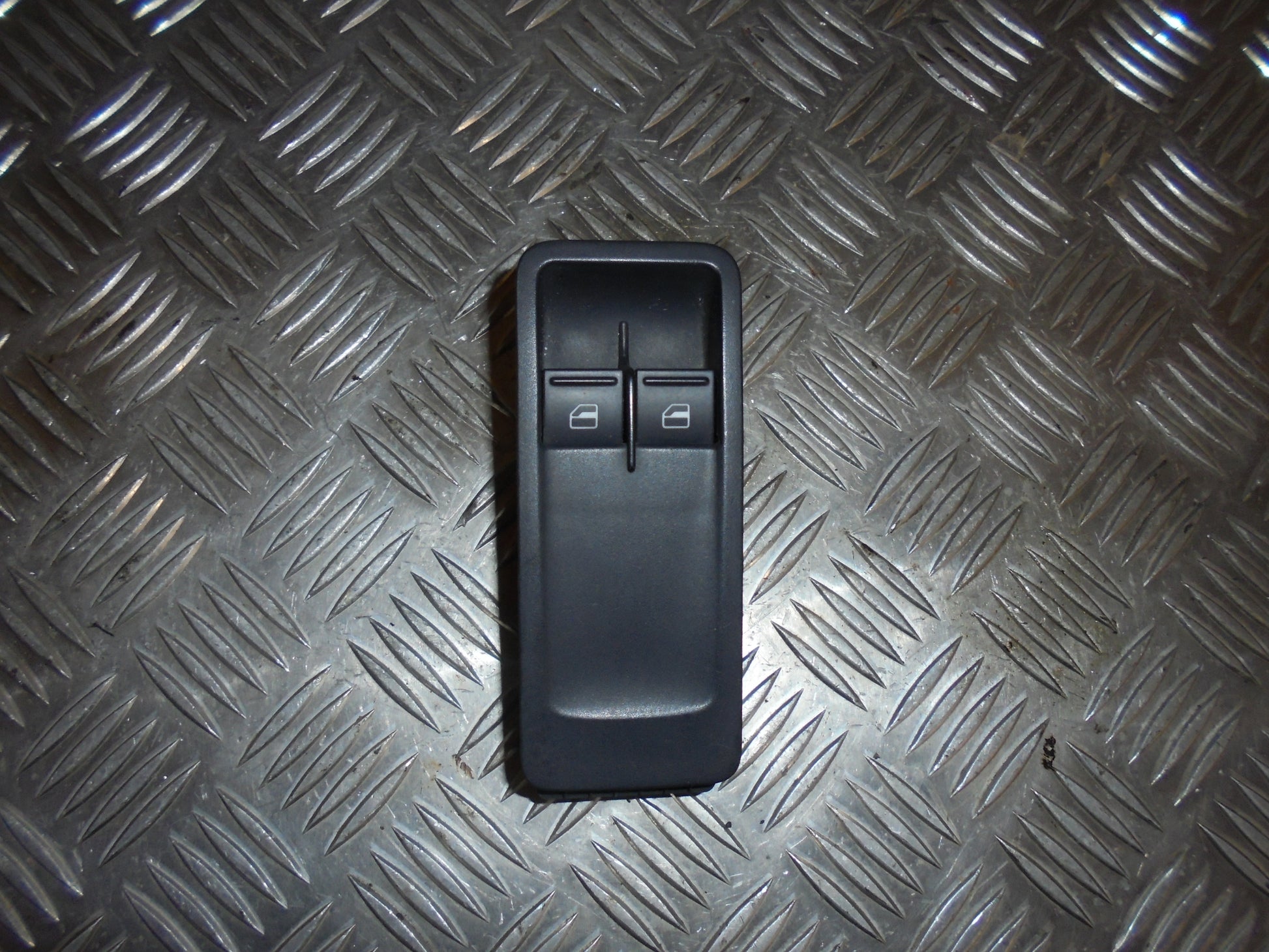 VW Polo 6R Kontakt Rudehejs Med OEM Nr. 1K3959857A Fra VW Ophugger