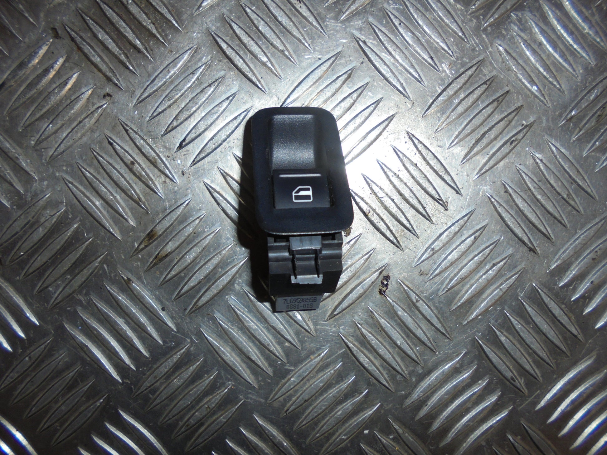 VW Polo 6R Kontakt Rudehejs Med OEM Nr. 7L6959855B Fra VW Ophugger