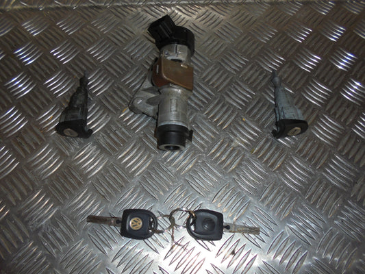 VW Polo 6R Låsesæt  Med OEM Nr. 6R0905851B Fra VW Ophugger