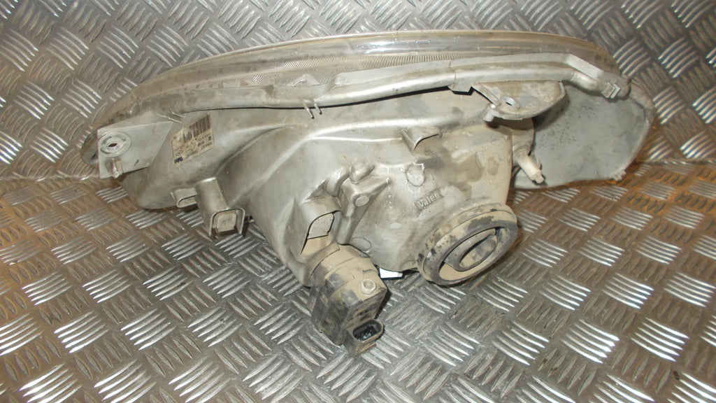 Opel Vivaro 1 Forlygte Med OEM Nr. 7700311372VALEO Fra Opel Ophugger