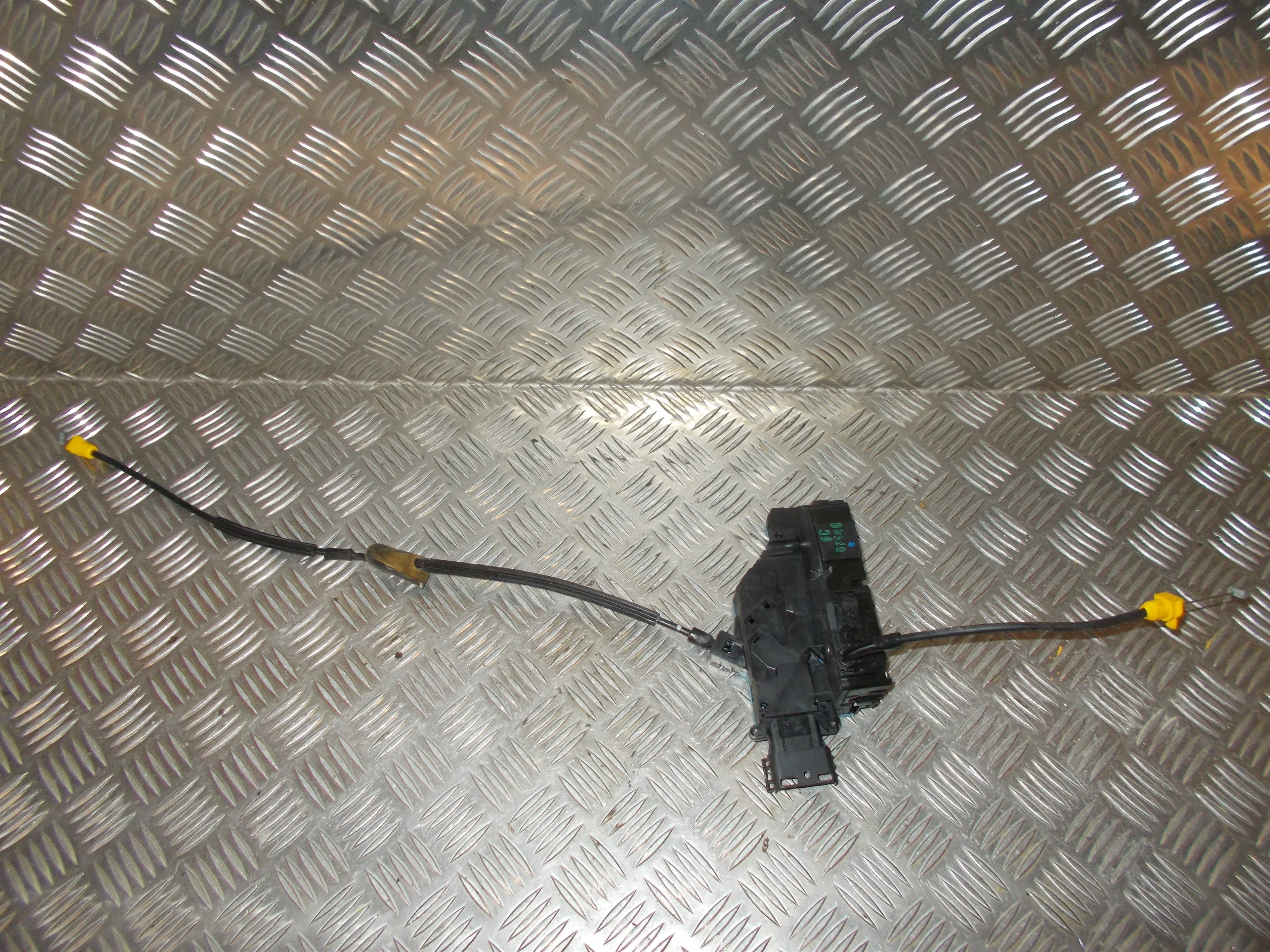 Peugeot 207 Dørlås Med OEM Nr. 9137F9 Fra Peugeot Ophugger