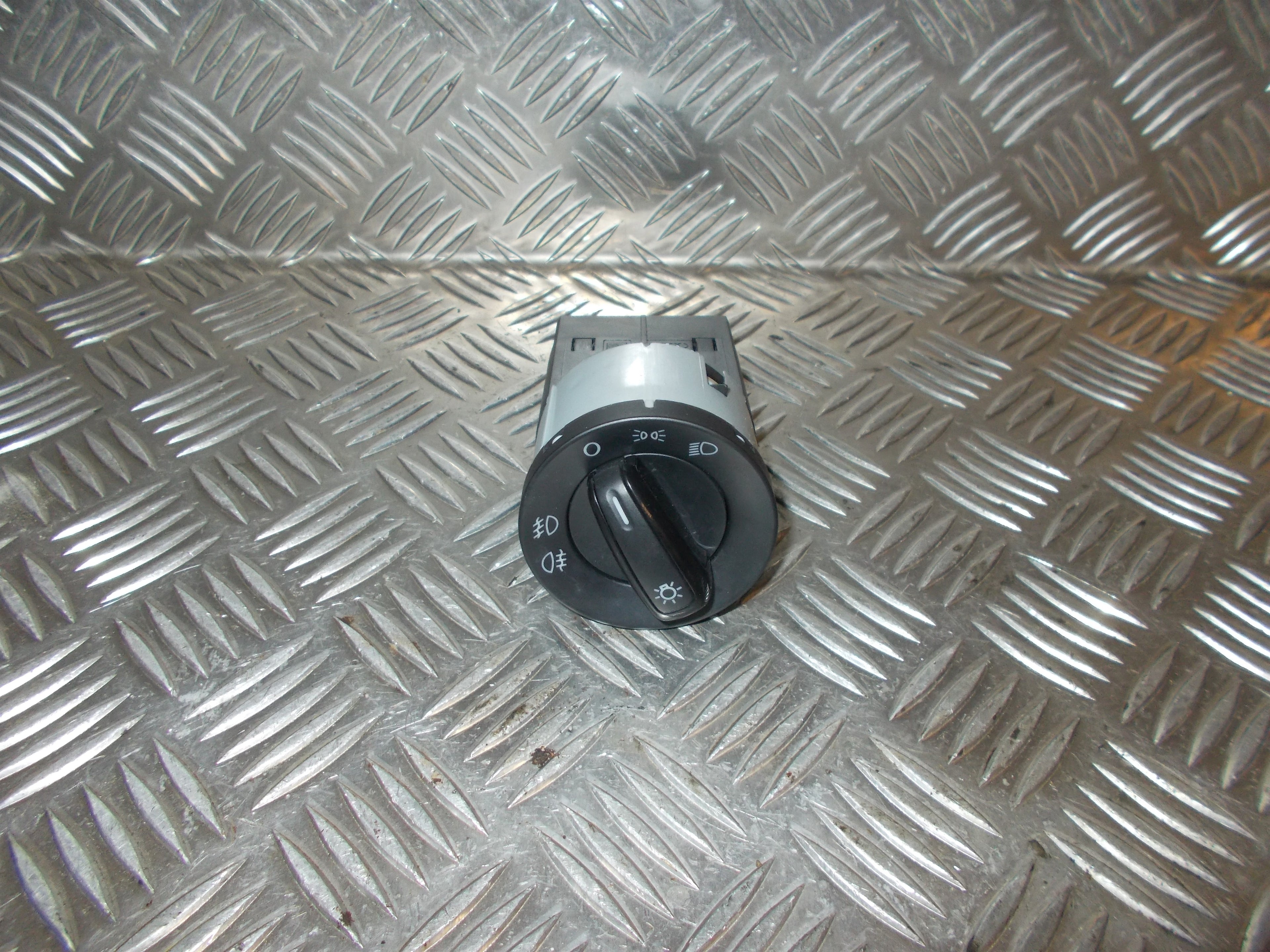 Skoda Citigo Kontakt Lys Med OEM Nr. 1ST941531B Fra Skoda Ophugger